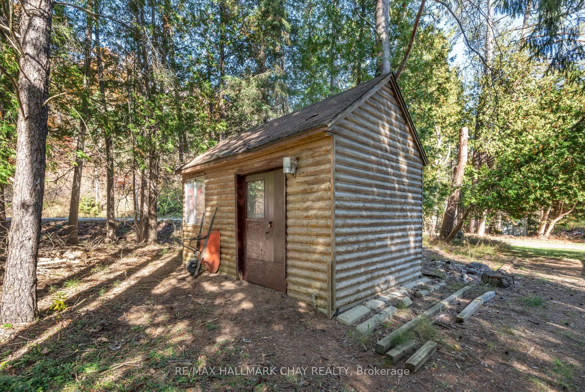 667156 20 Side Road
