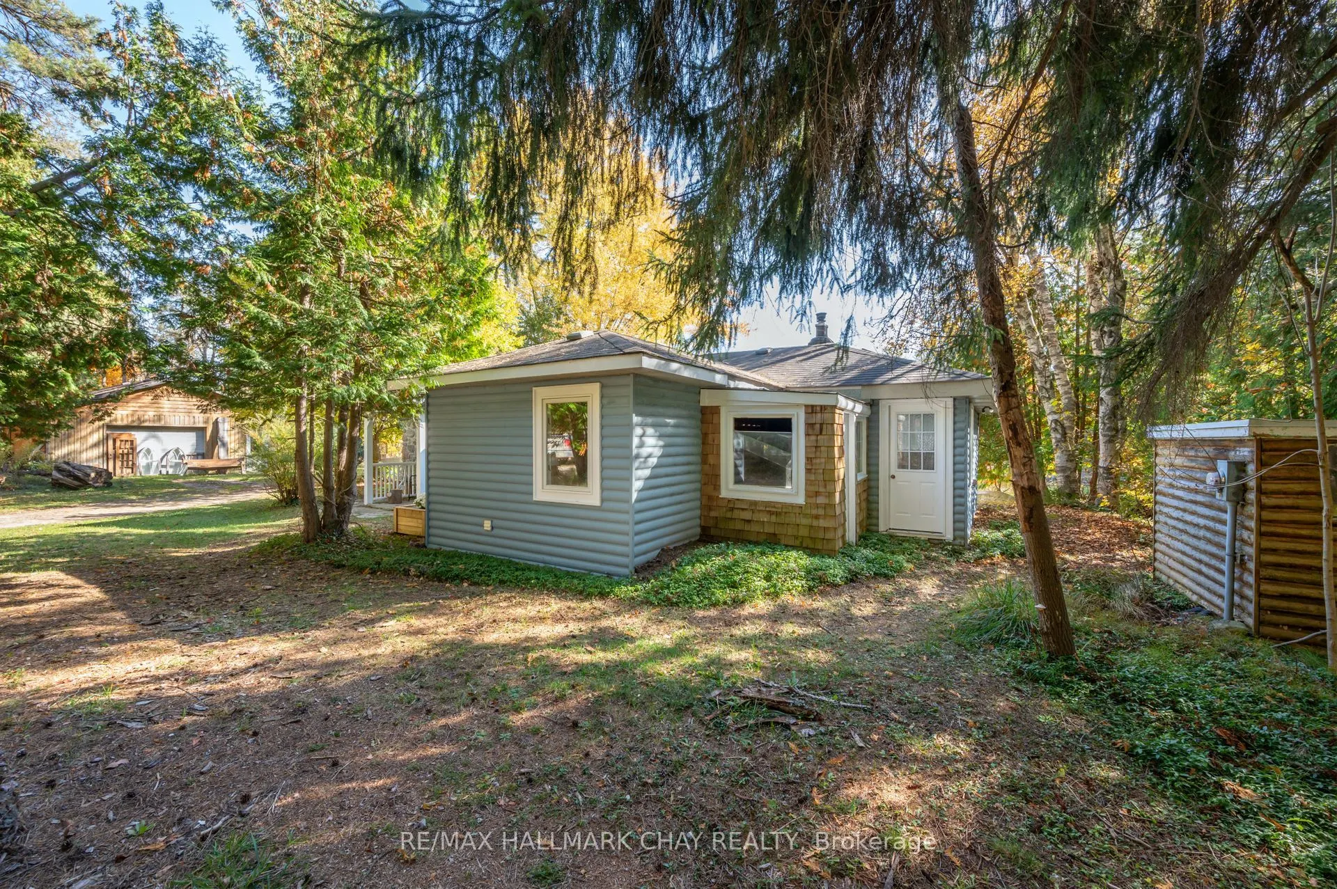 667156 20 Side Road