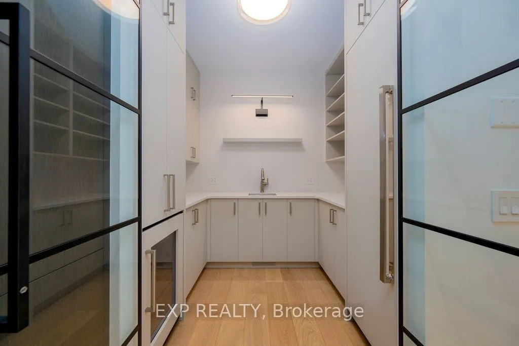 26 Clovelly Road W