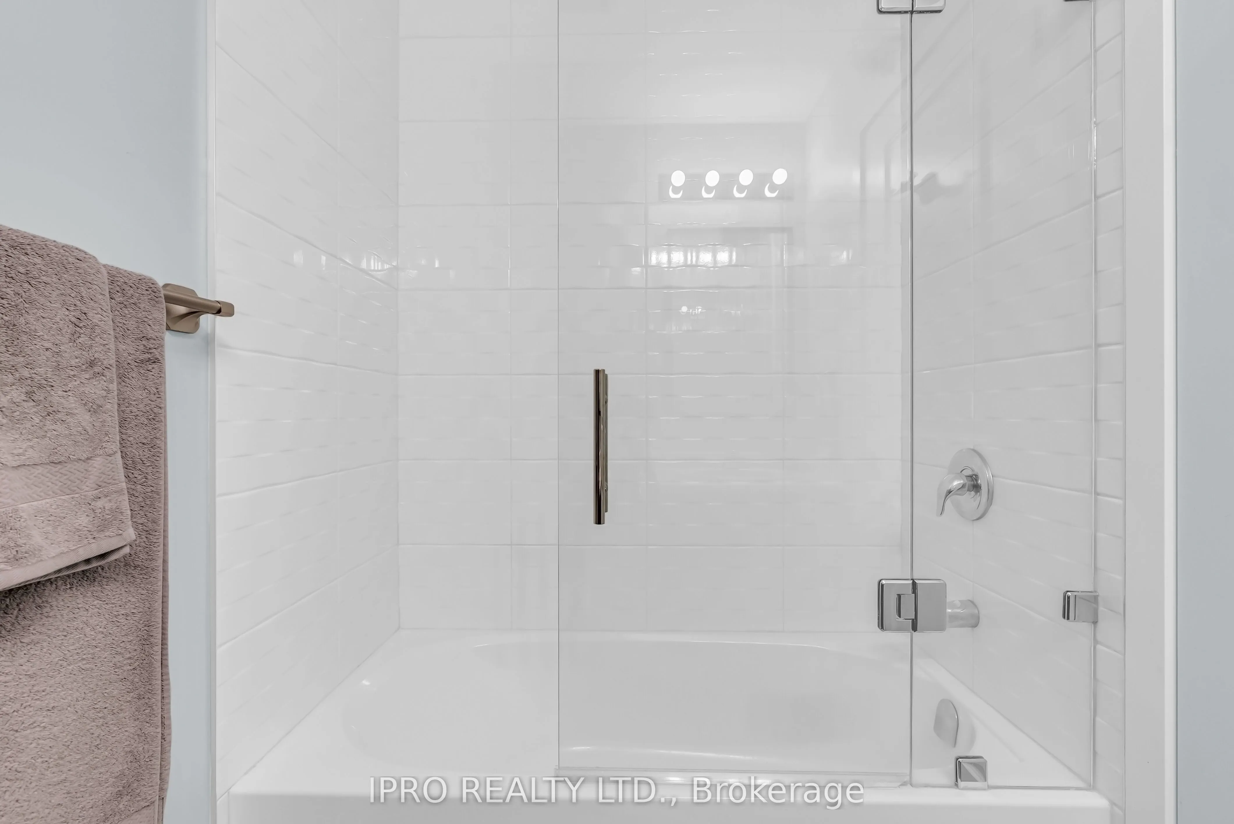5055 Greenlane Road, #208