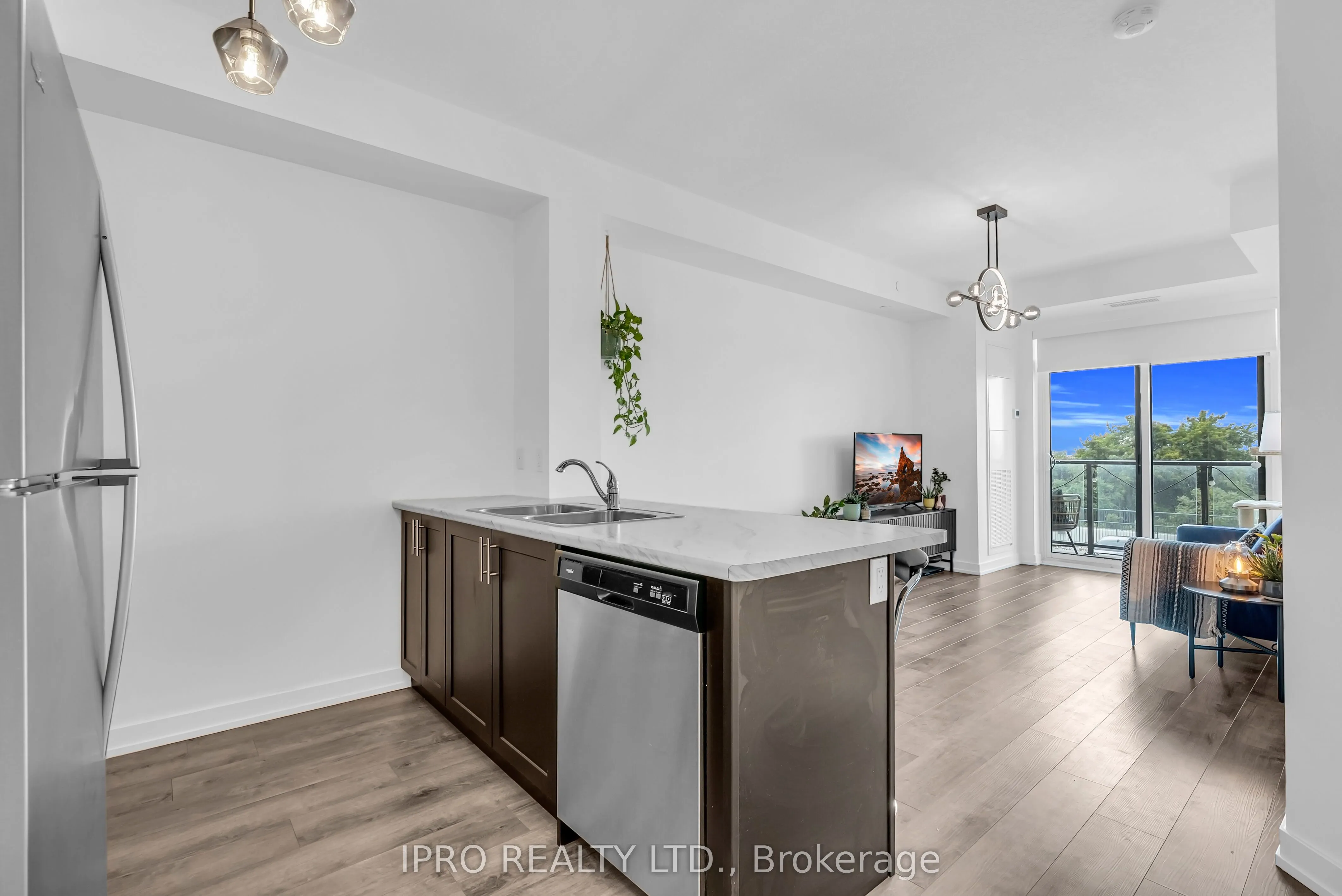 5055 Greenlane Road, #208