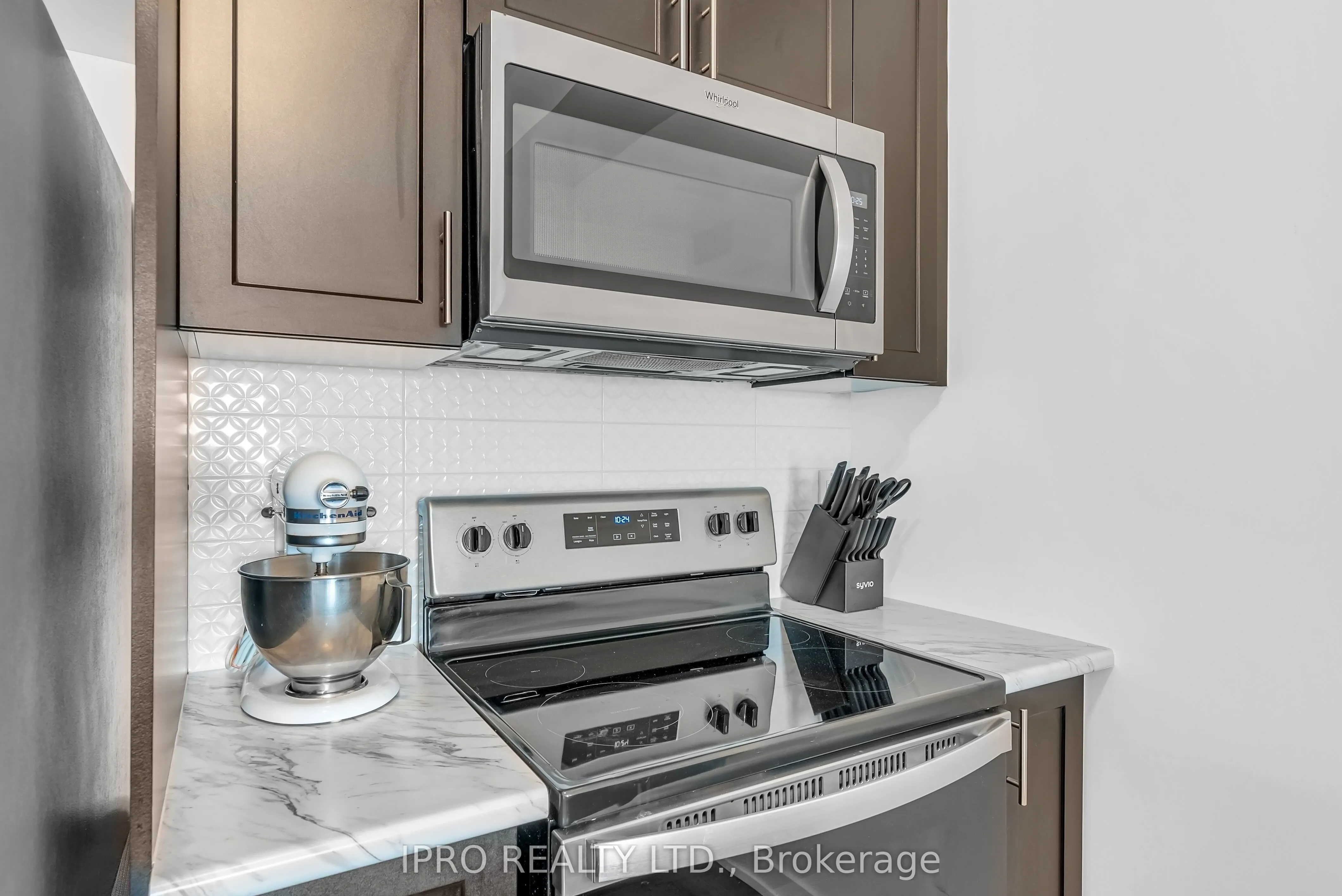 5055 Greenlane Road, #208