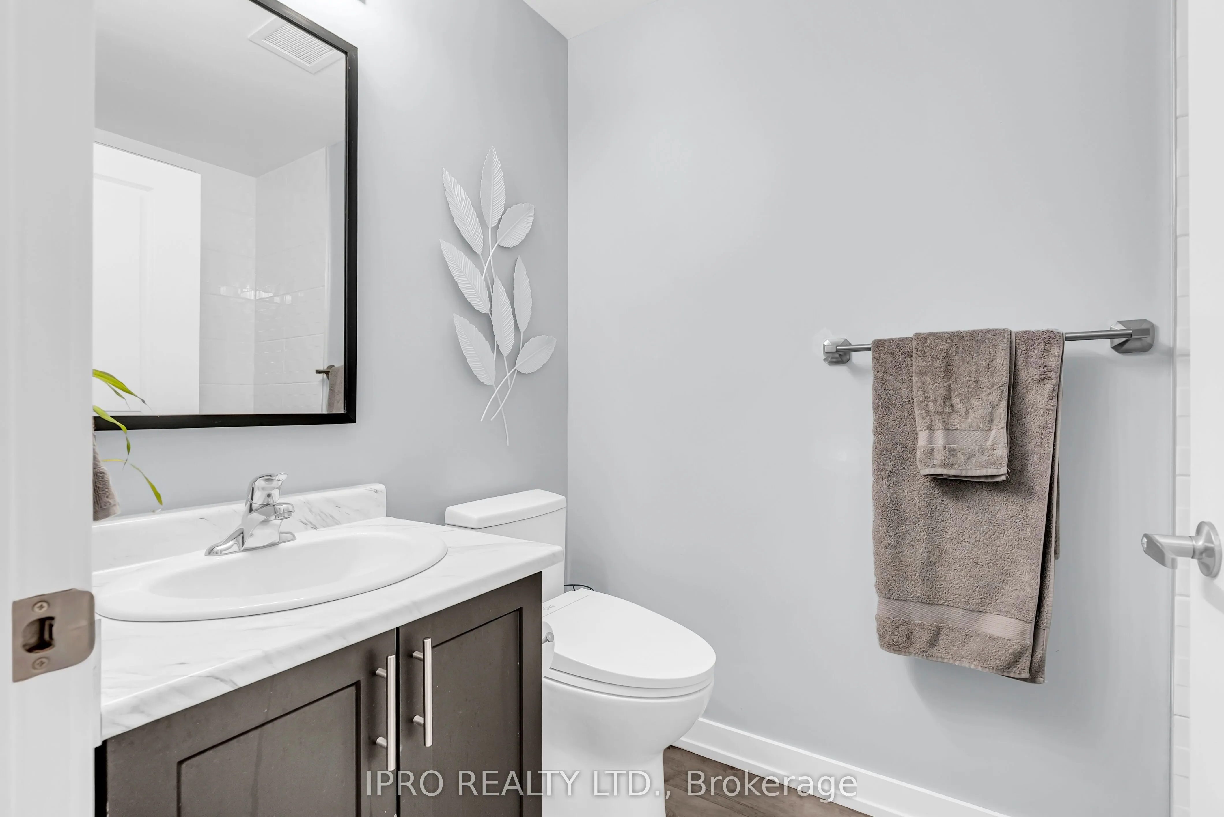 5055 Greenlane Road, #208