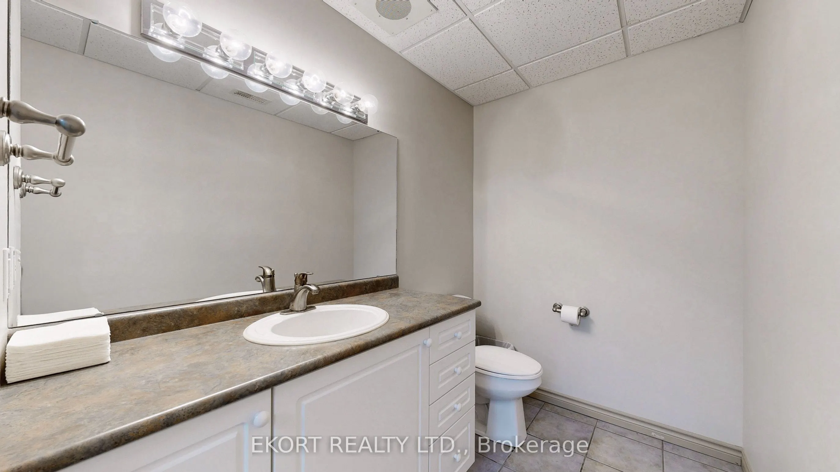 499 Dundas Street W, #5