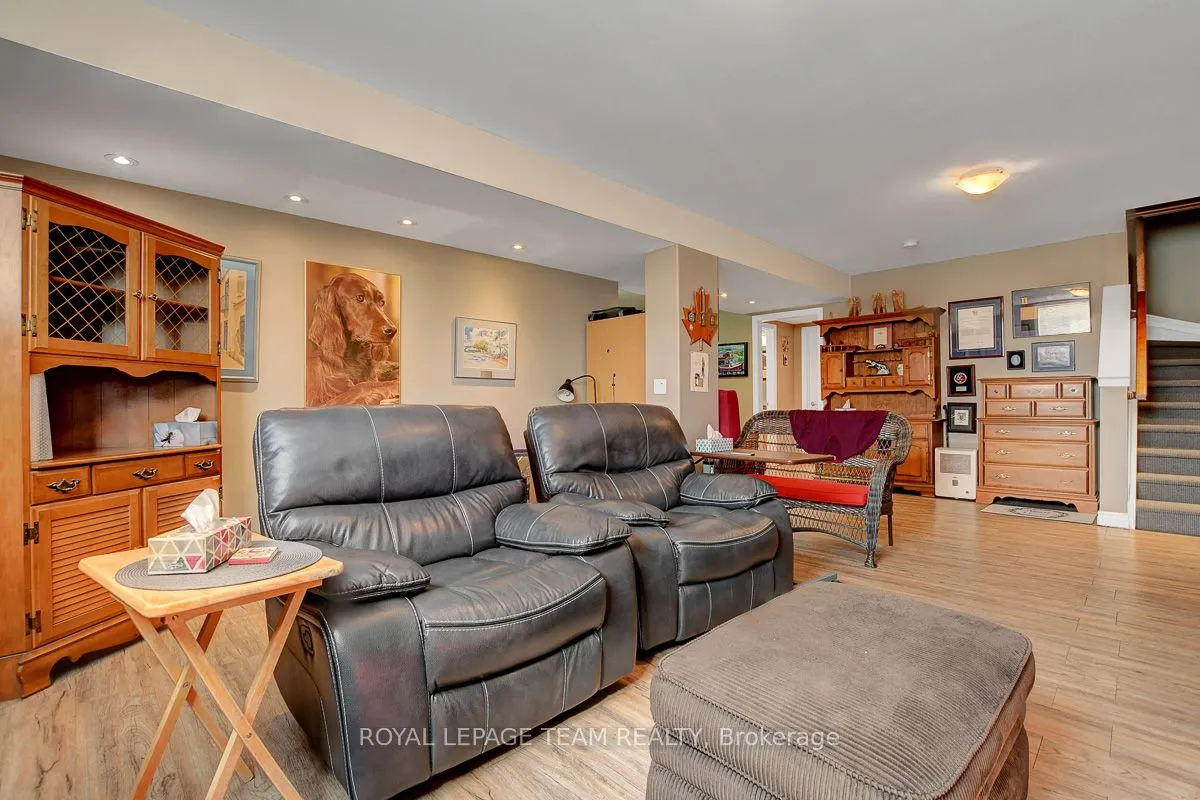 520 Clothier Street W