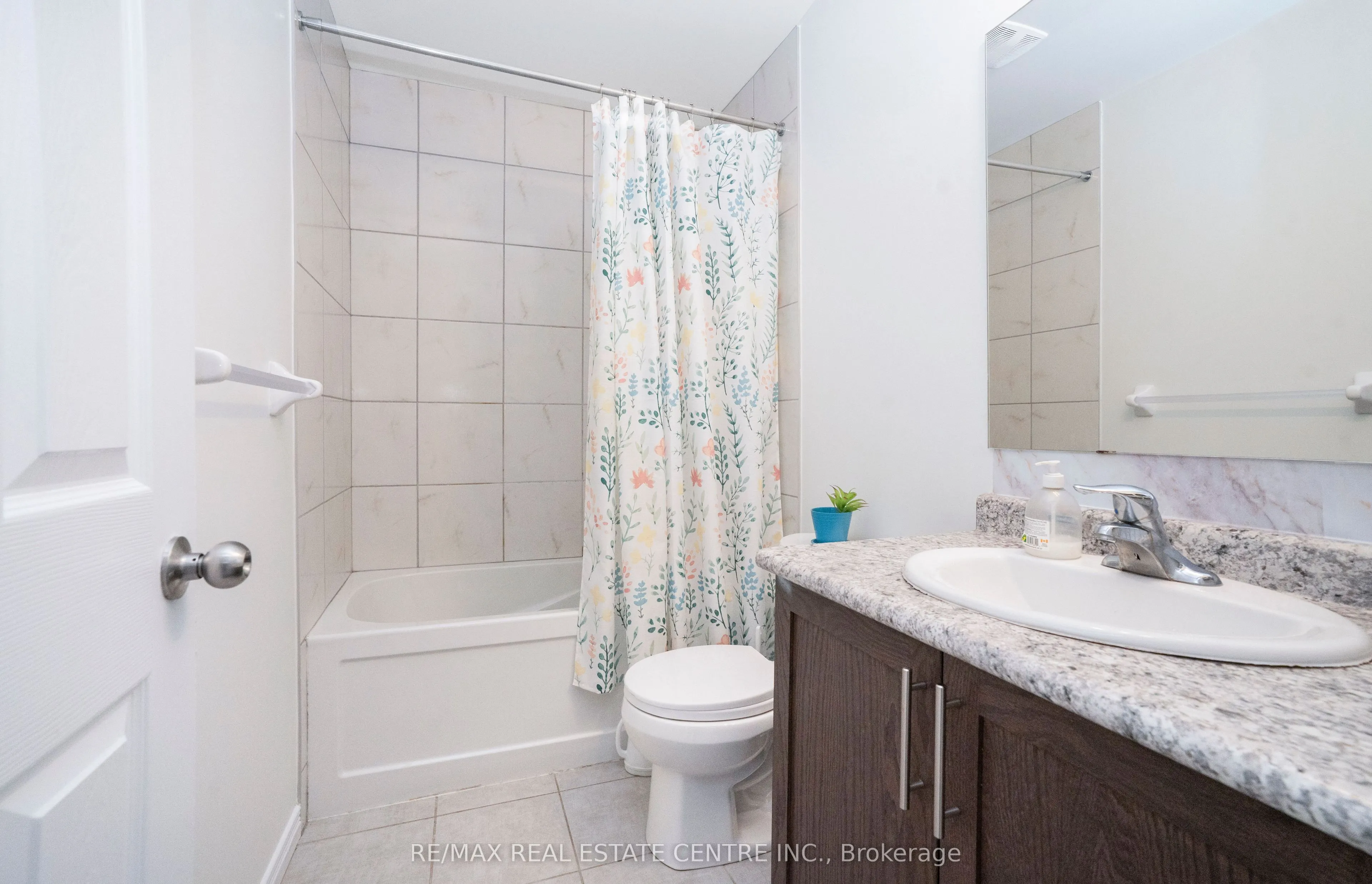 504 WOODLEA Court
