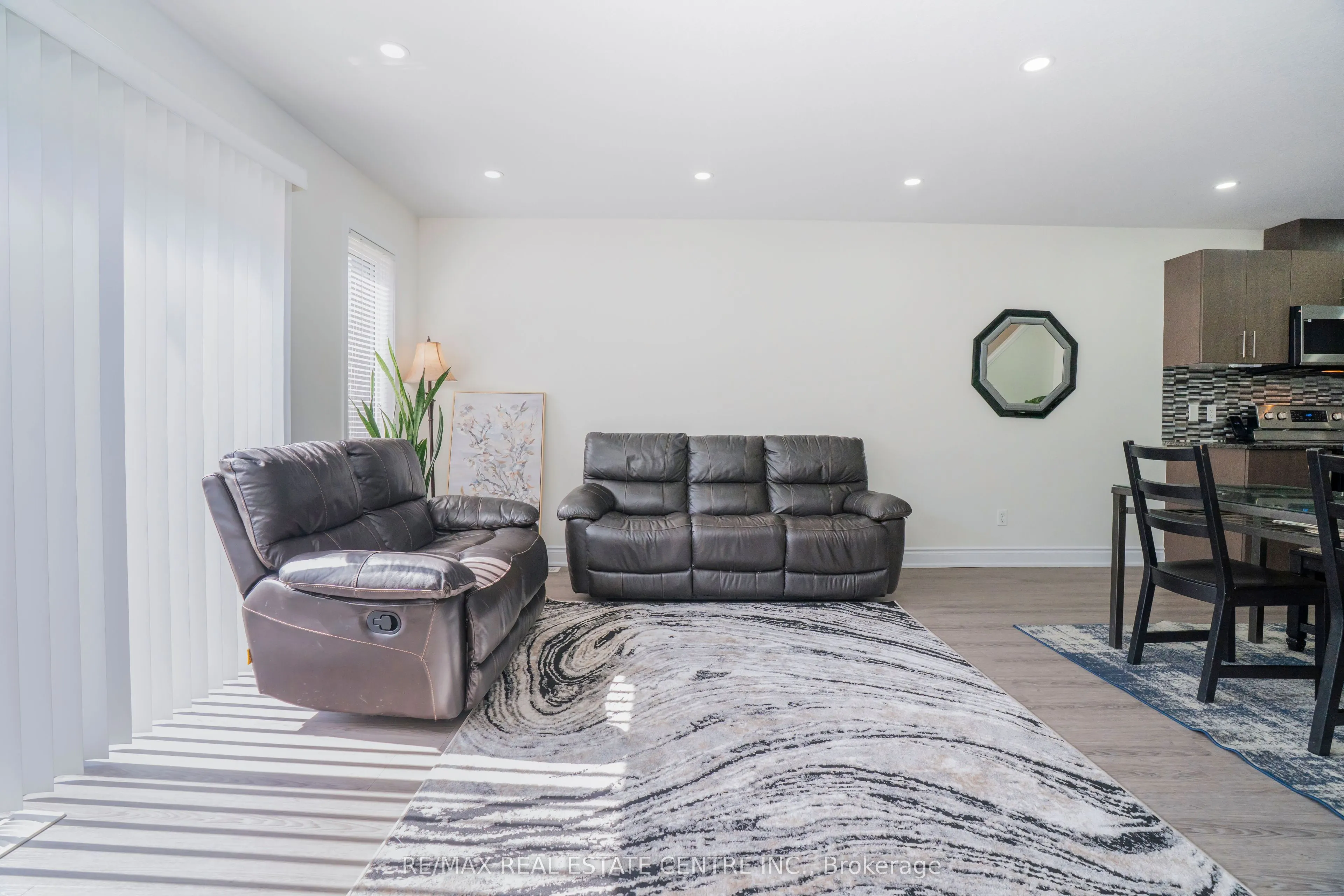 504 WOODLEA Court