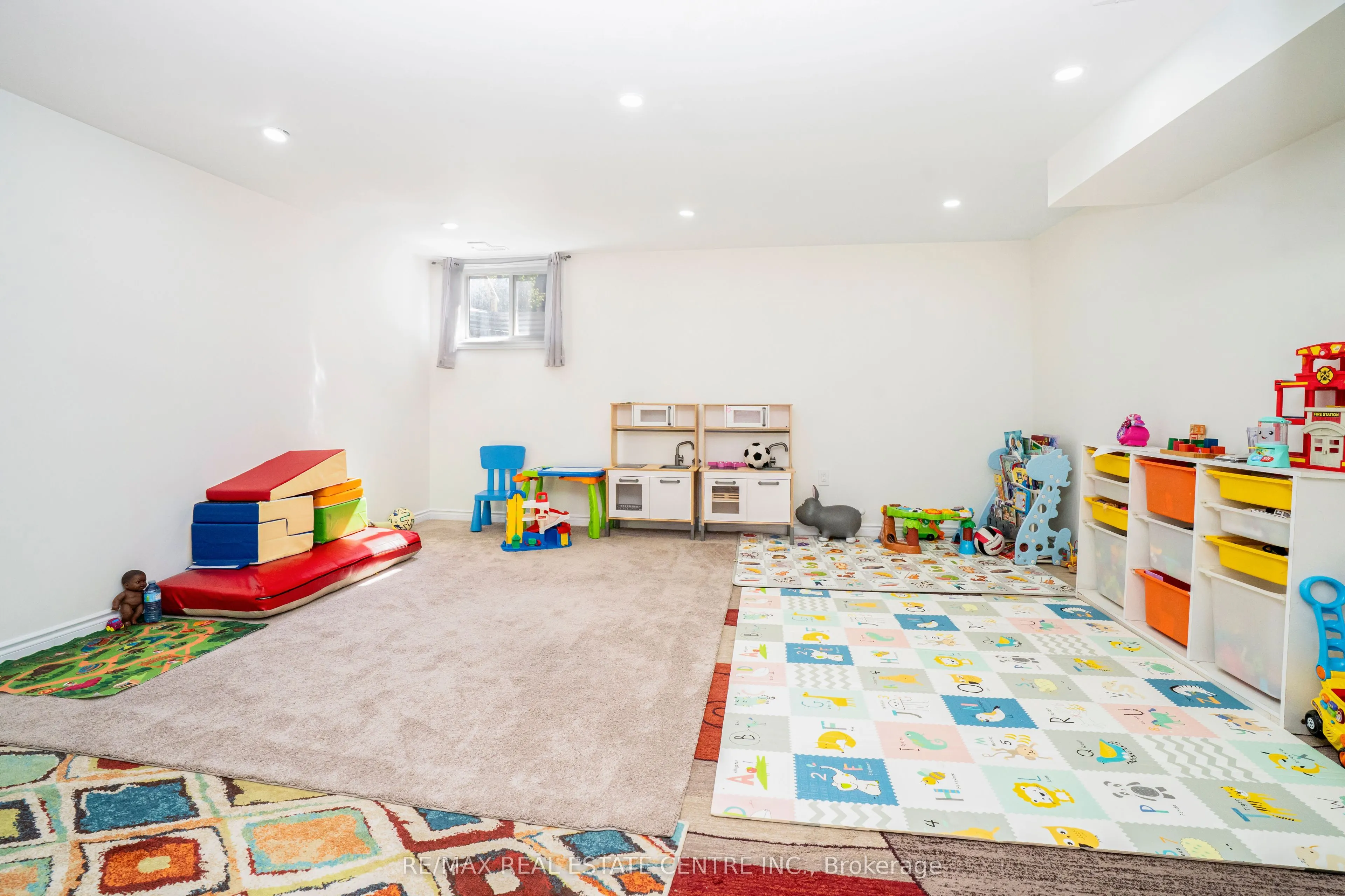 504 WOODLEA Court