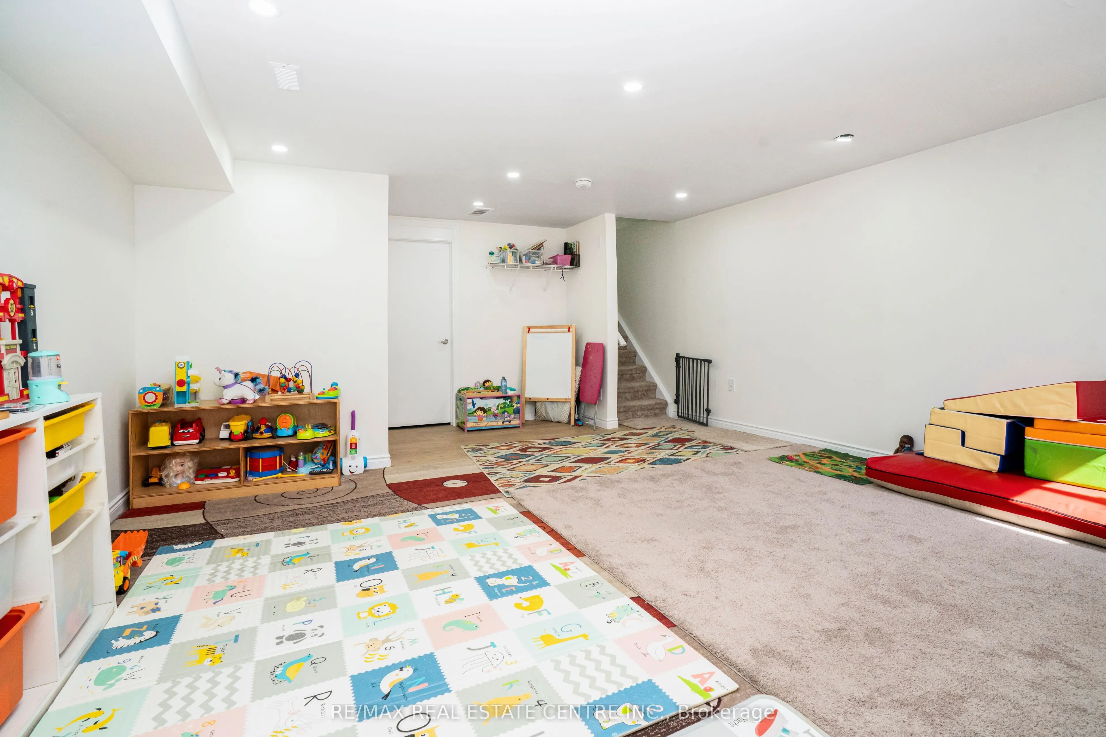 504 WOODLEA Court