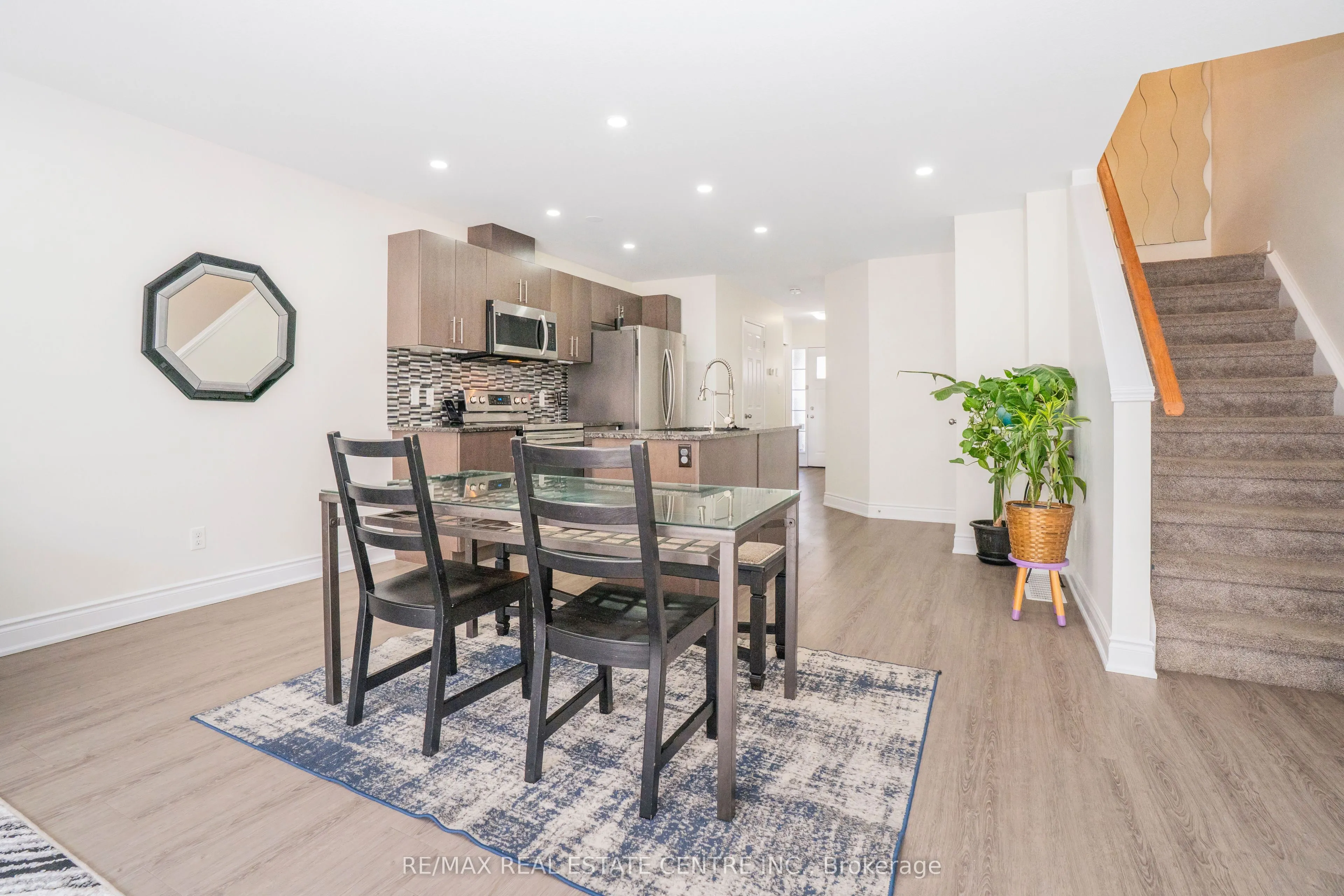 504 WOODLEA Court