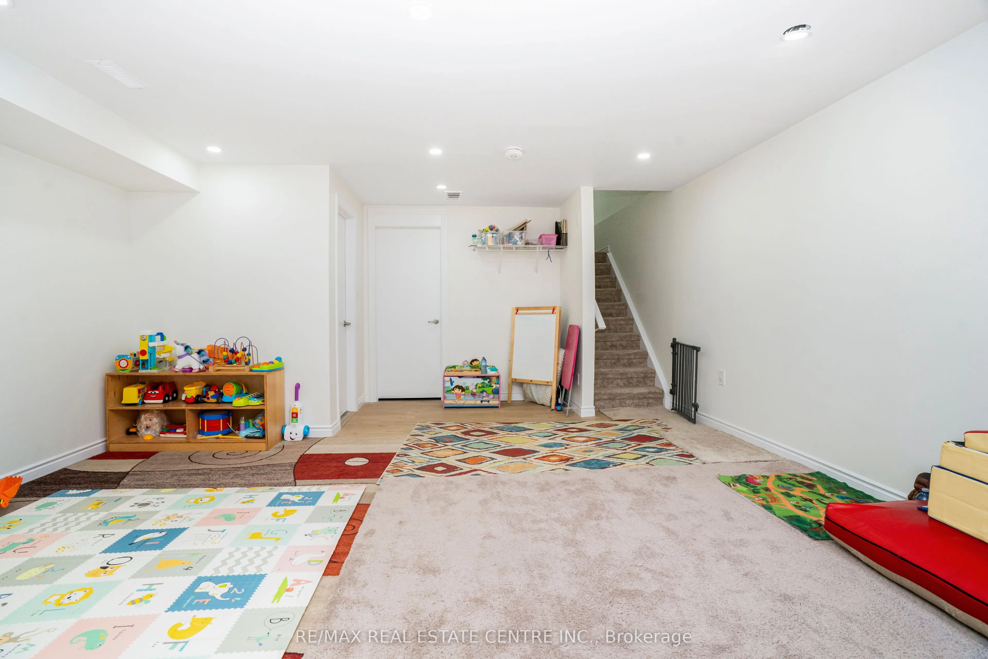 504 WOODLEA Court