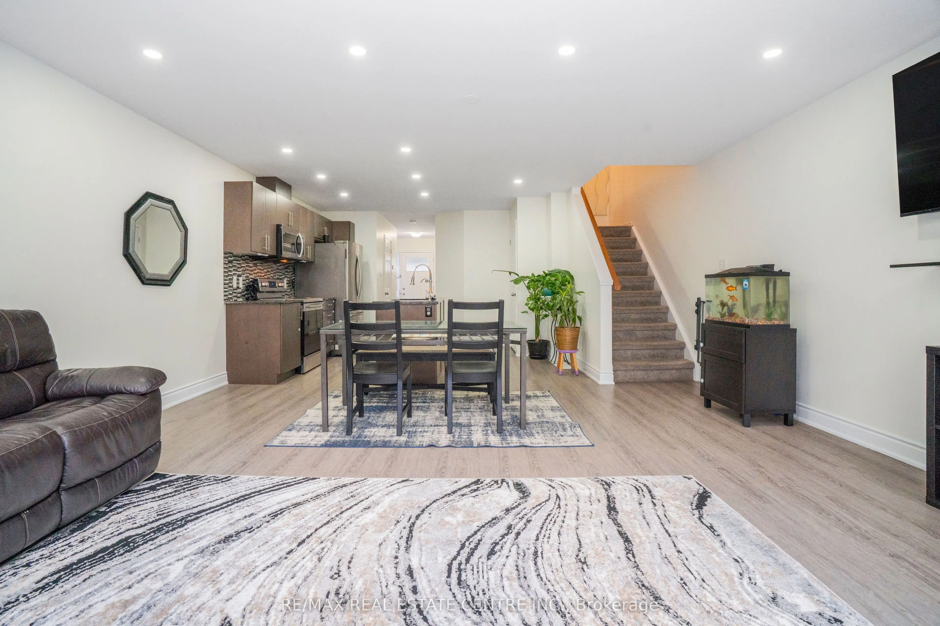 504 WOODLEA Court