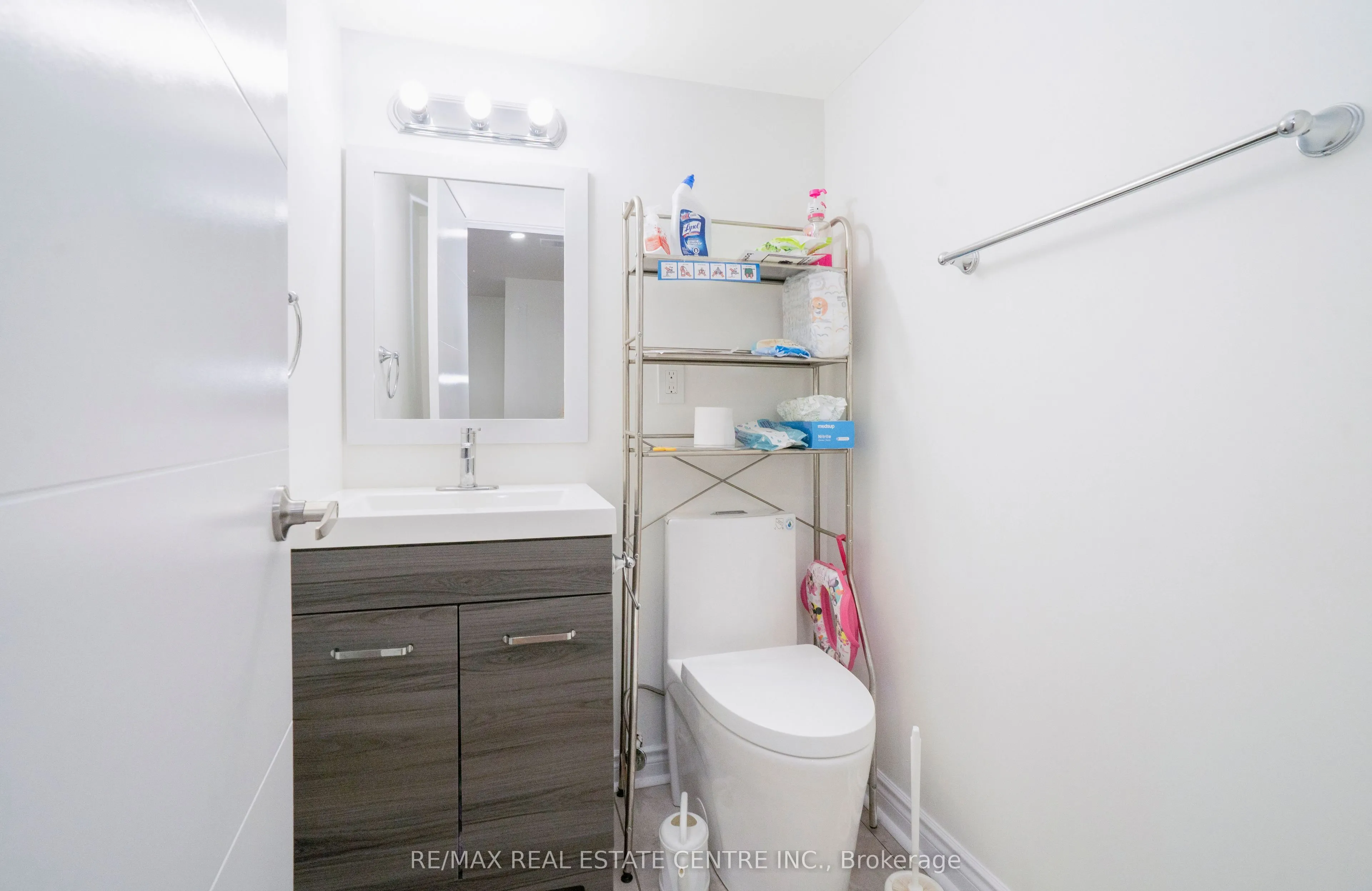 504 WOODLEA Court