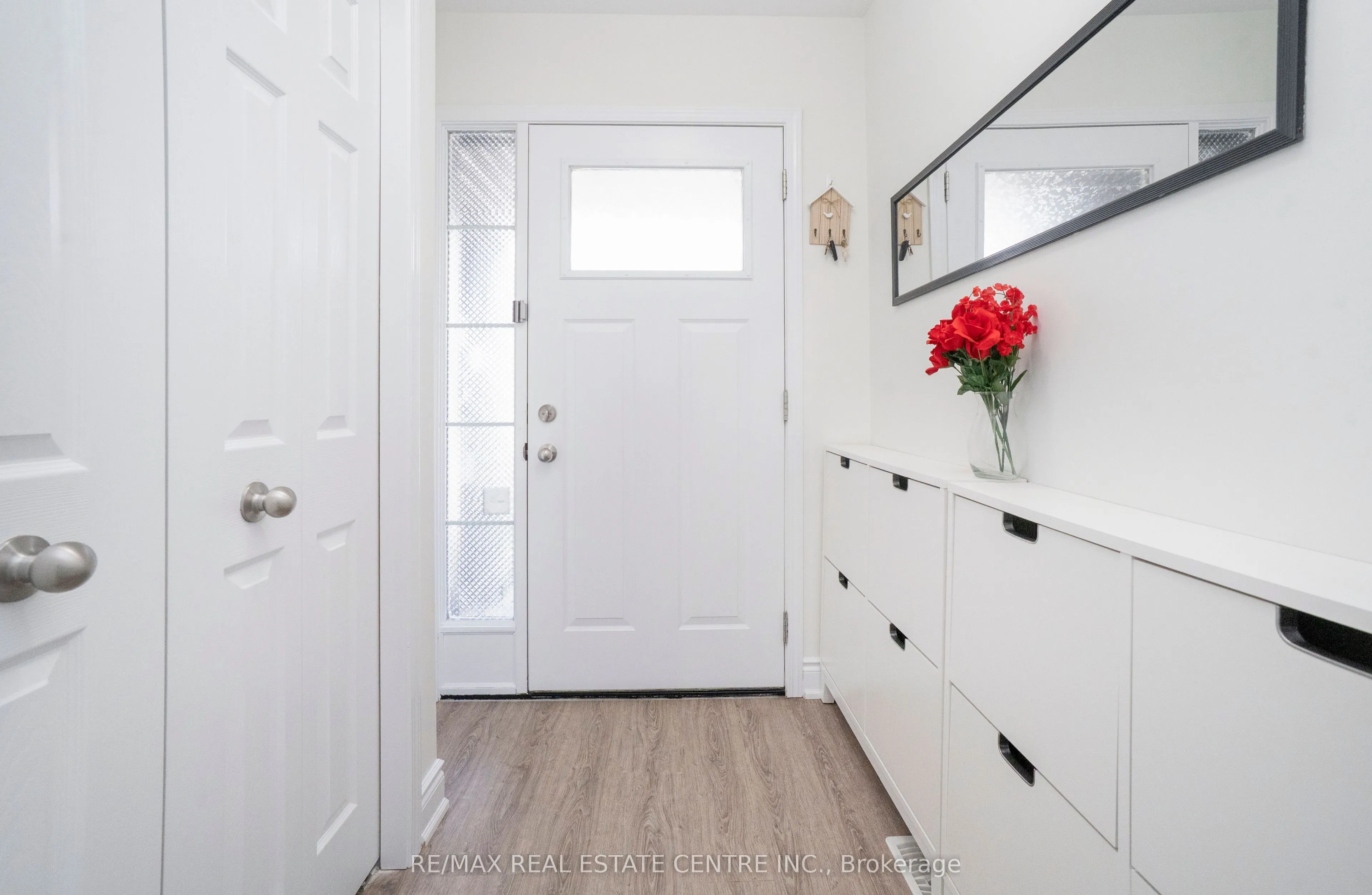 504 WOODLEA Court