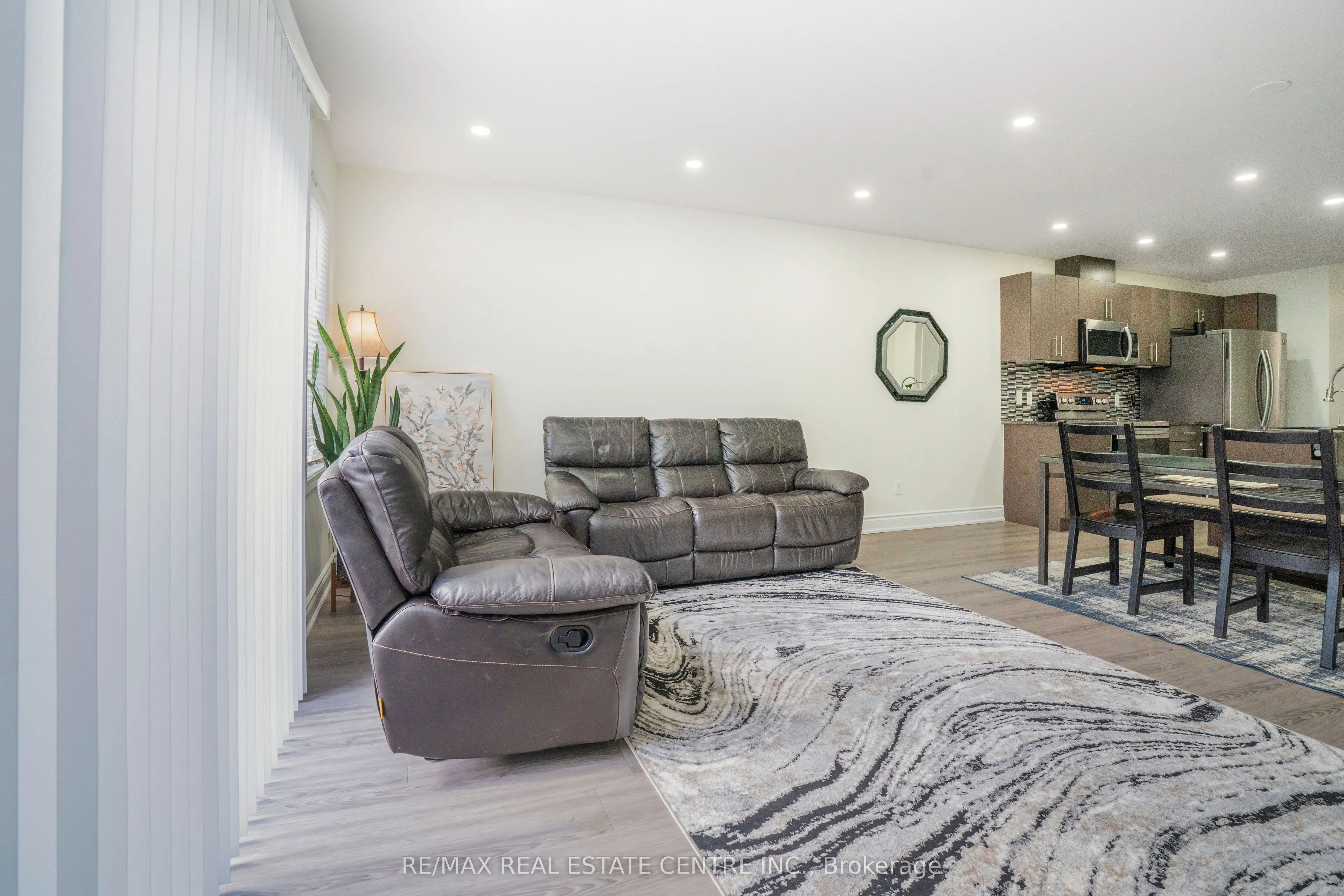 504 WOODLEA Court