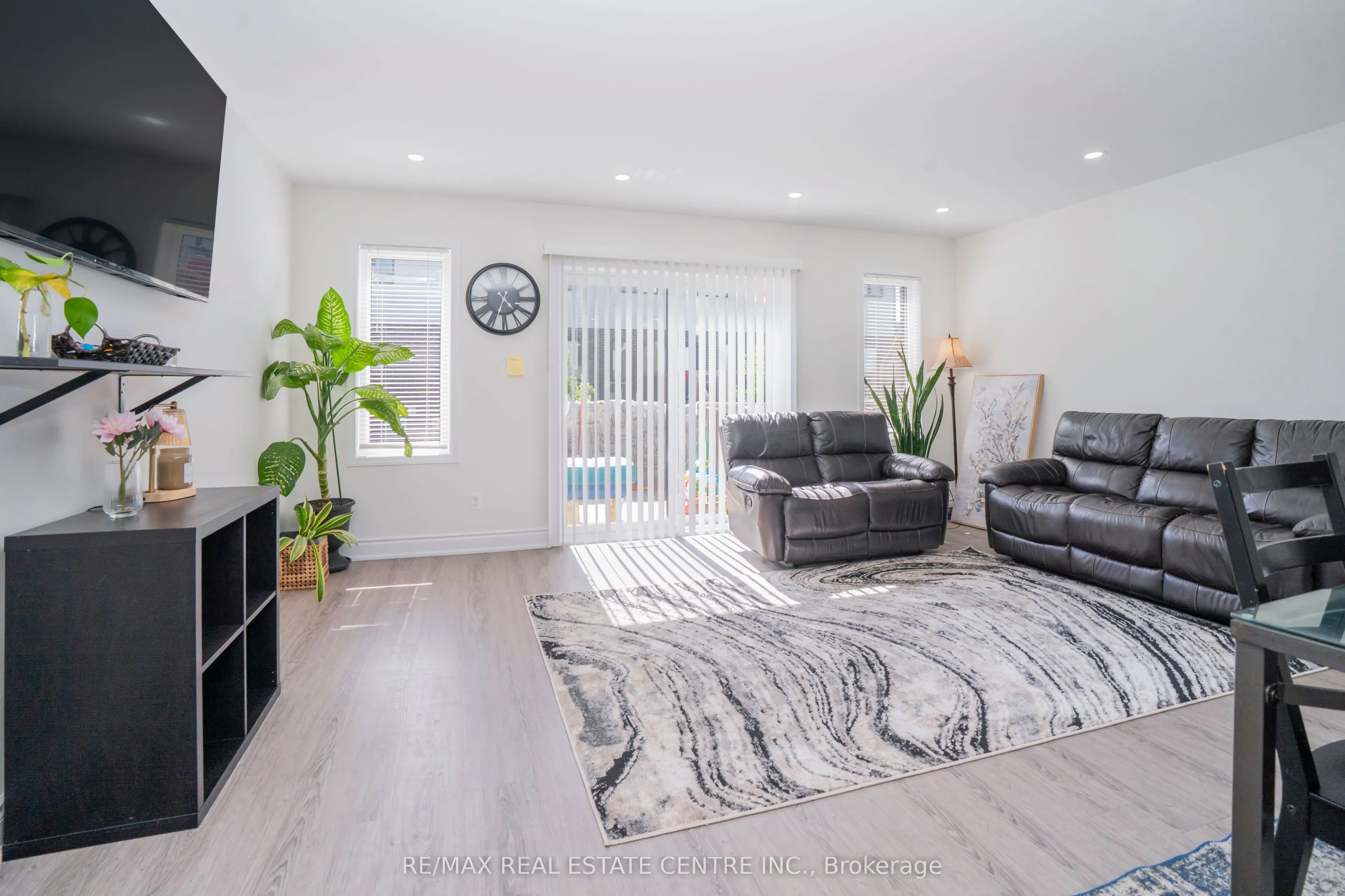 504 WOODLEA Court