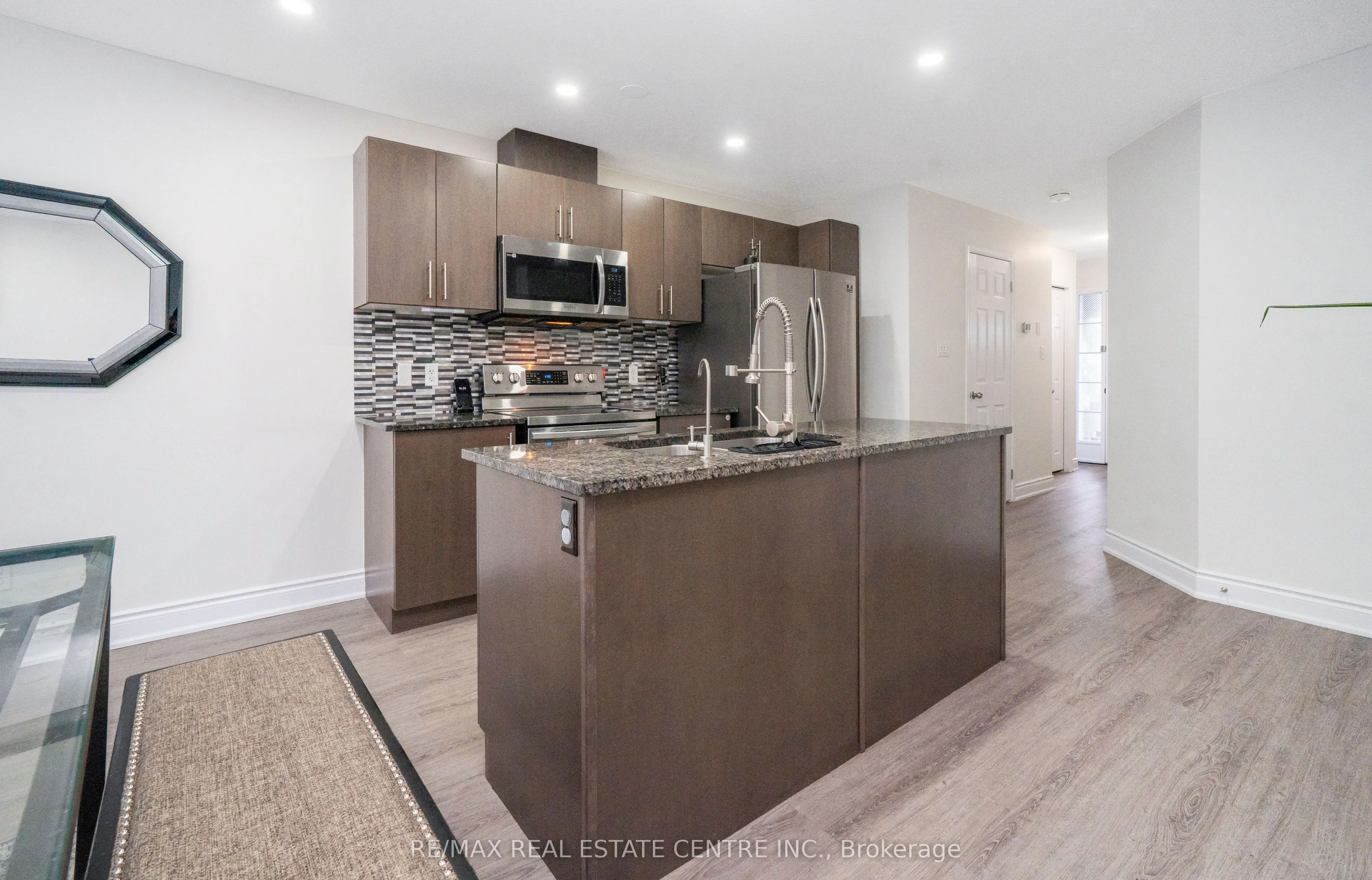 504 WOODLEA Court