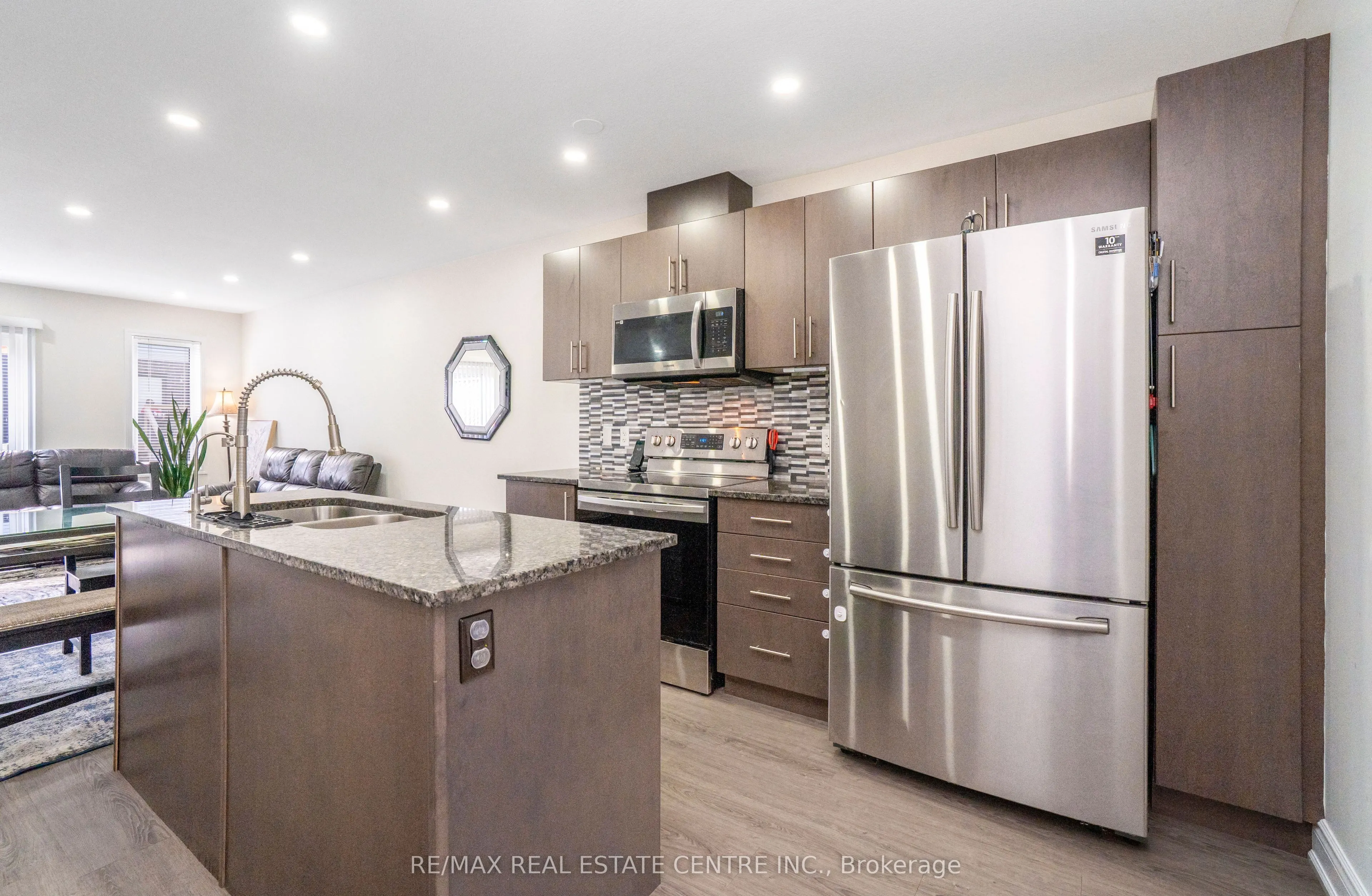 504 WOODLEA Court