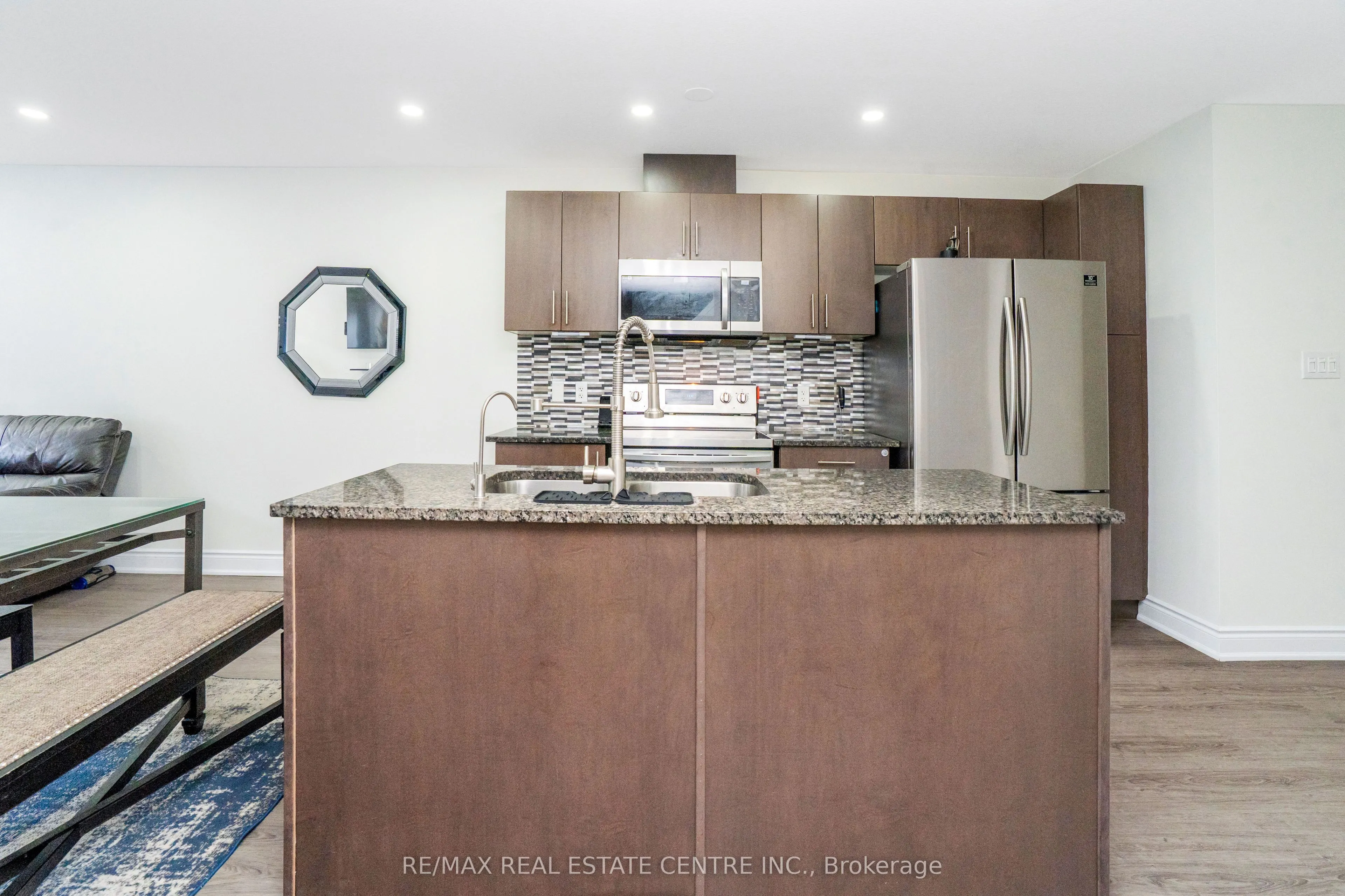 504 WOODLEA Court