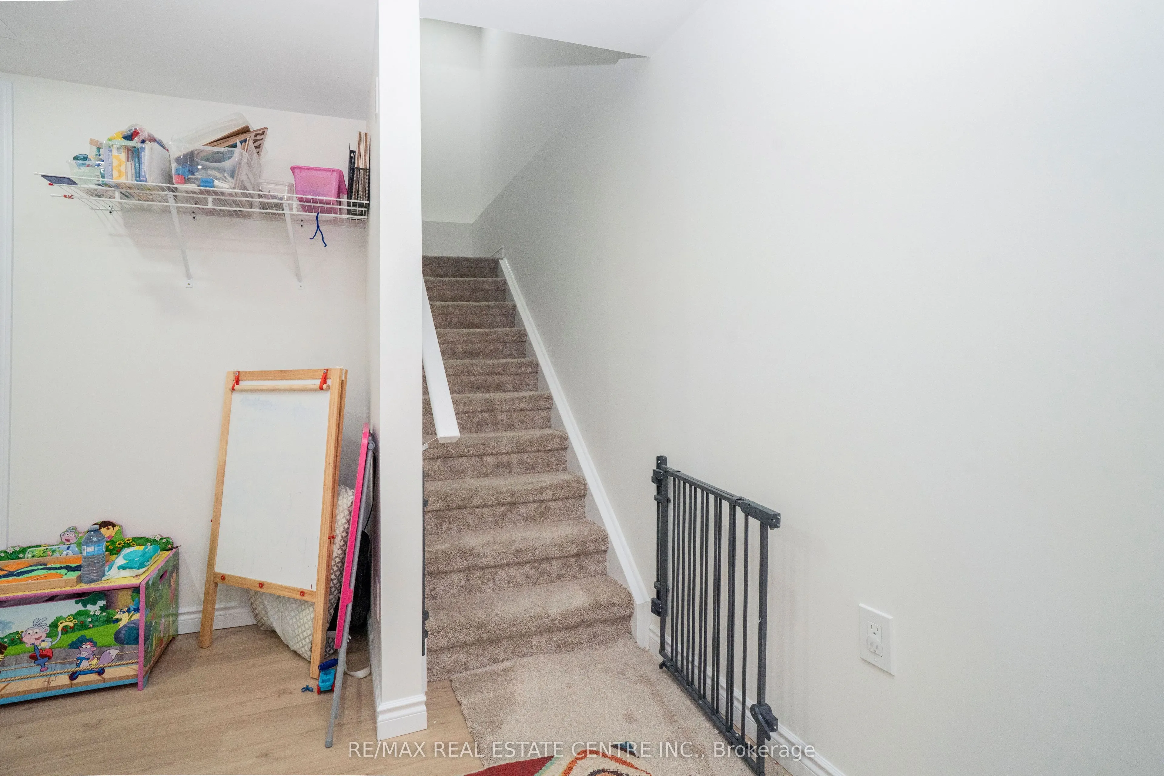504 WOODLEA Court
