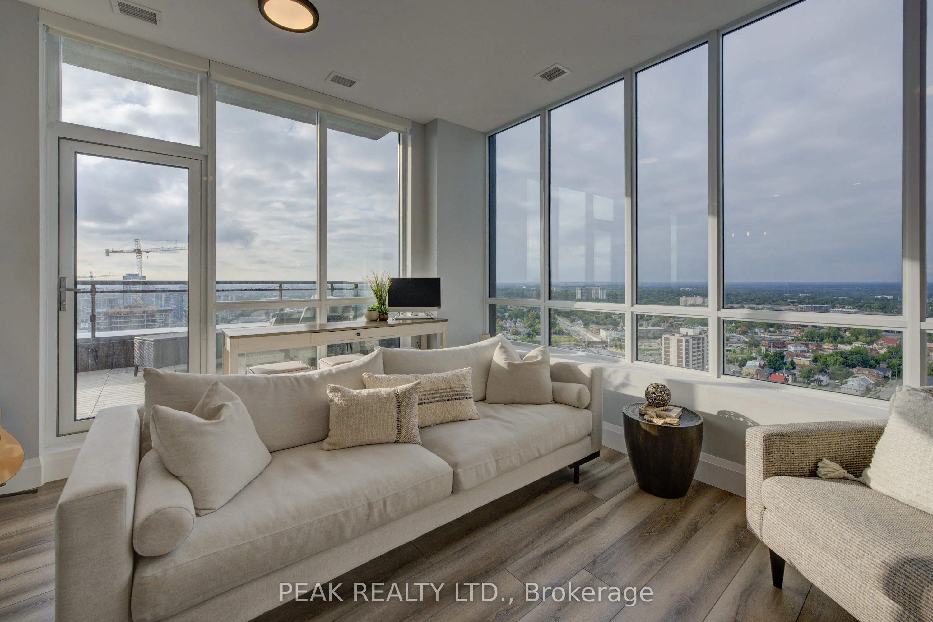 60 Charles Street W, #2908