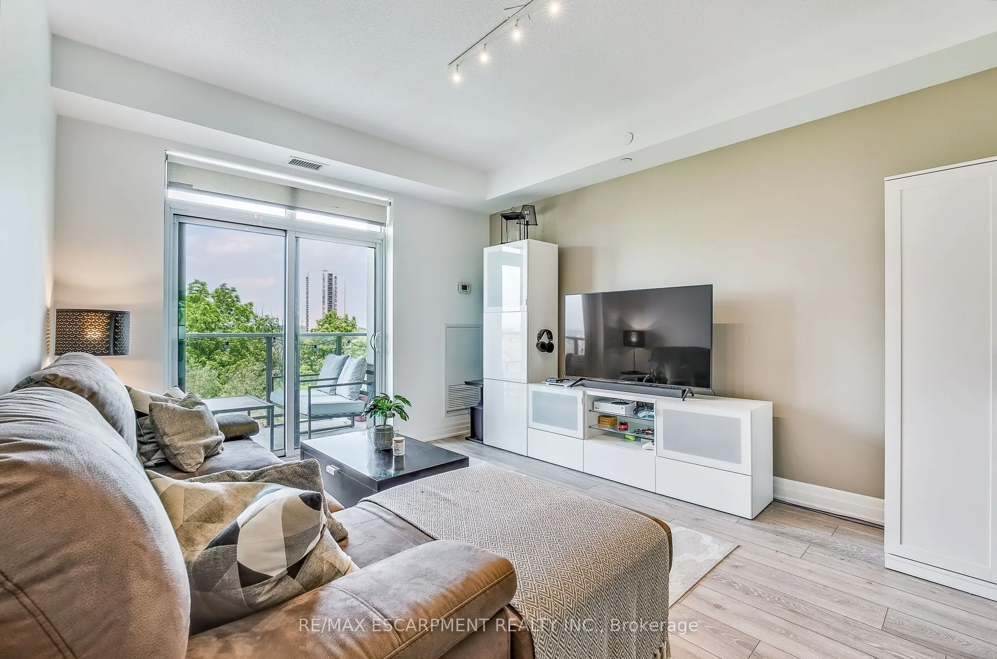 125 Shoreview Place, #514