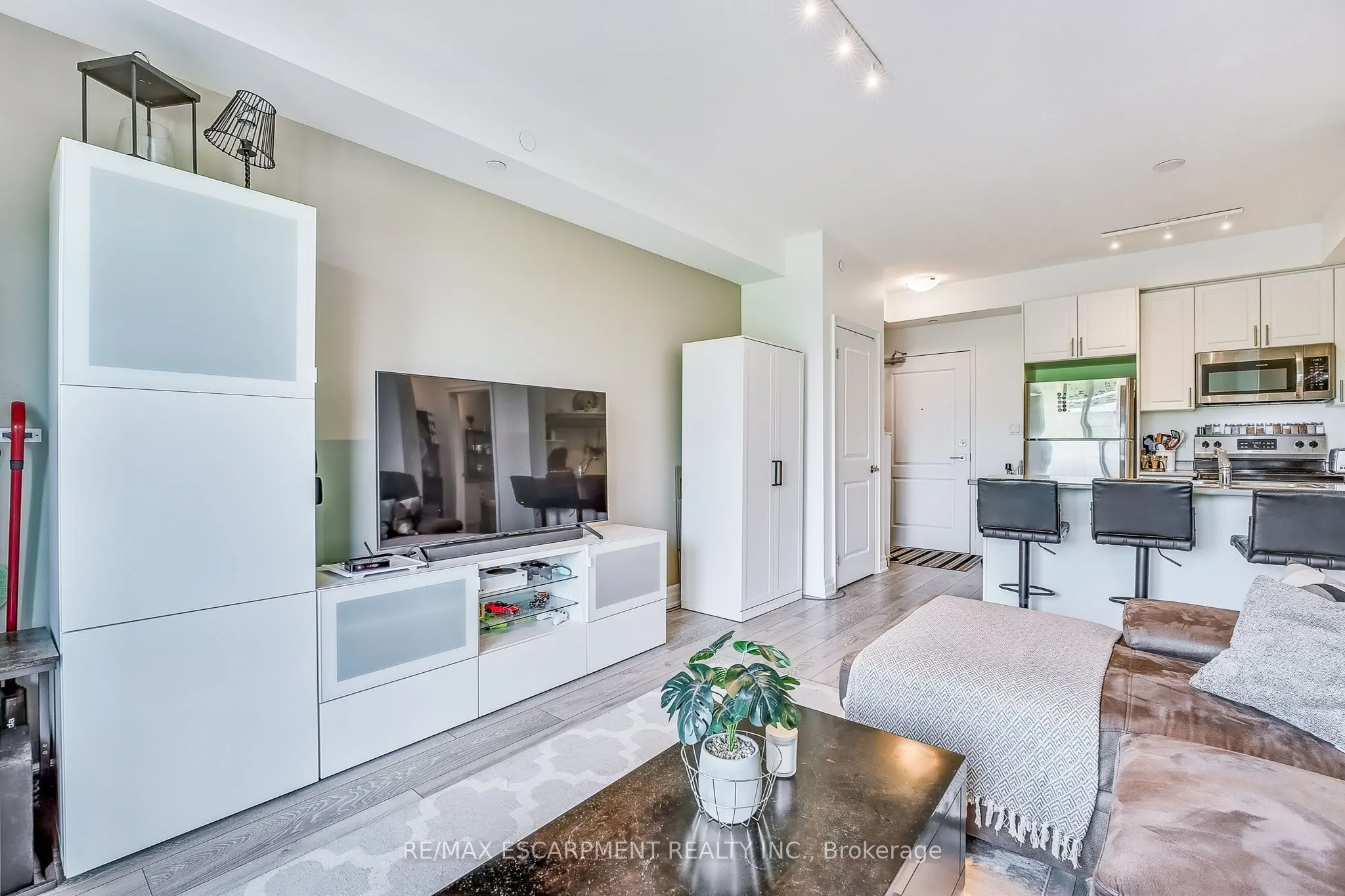 125 Shoreview Place, #514