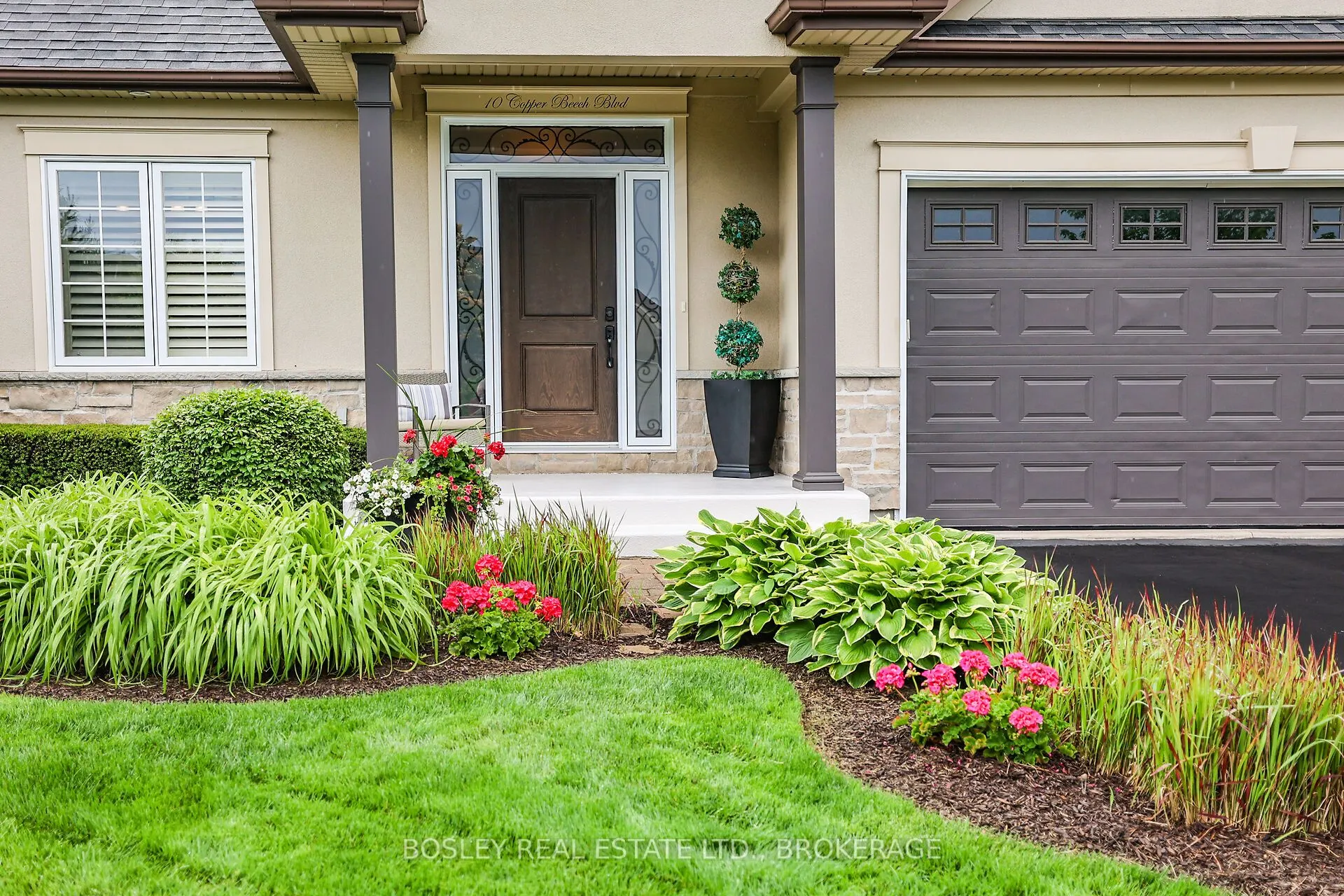 10 Copper Beech Boulevard