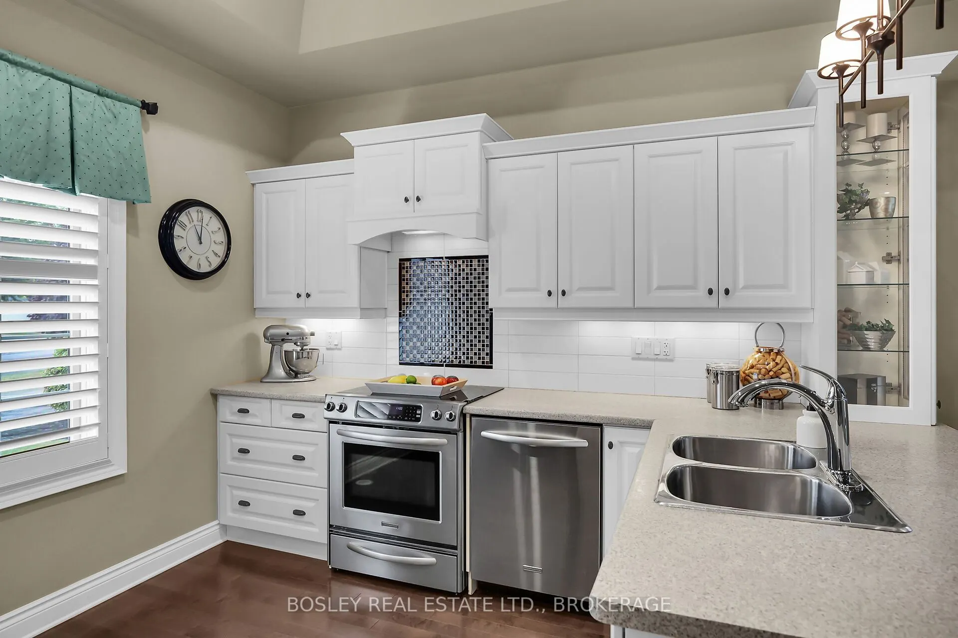 10 Copper Beech Boulevard