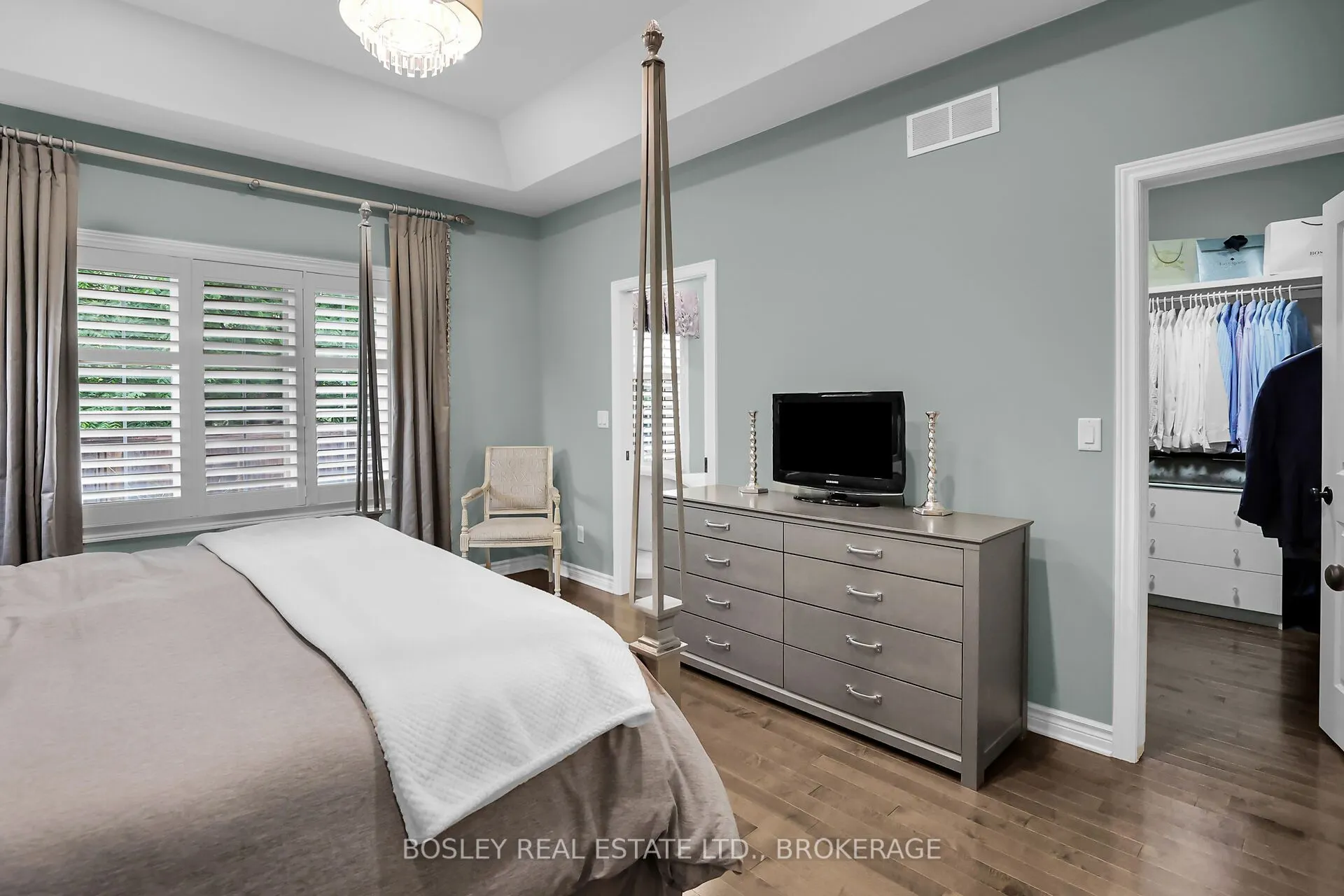 10 Copper Beech Boulevard