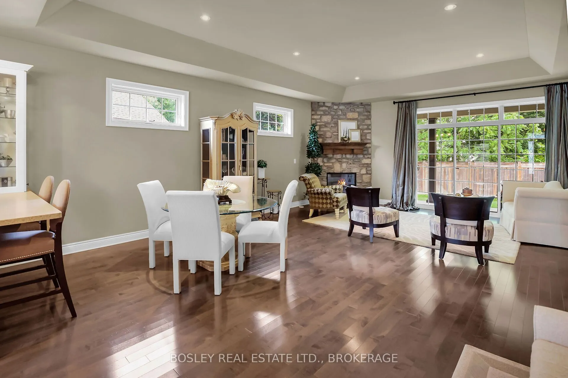 10 Copper Beech Boulevard