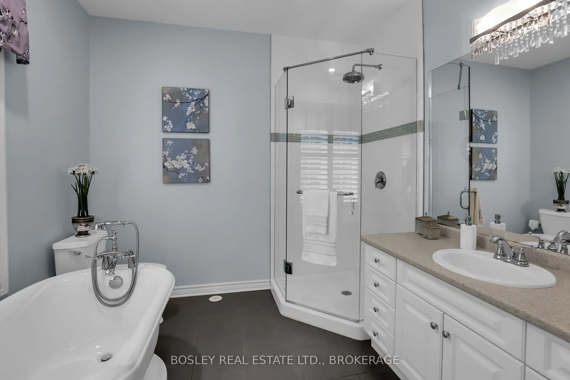 10 Copper Beech Boulevard