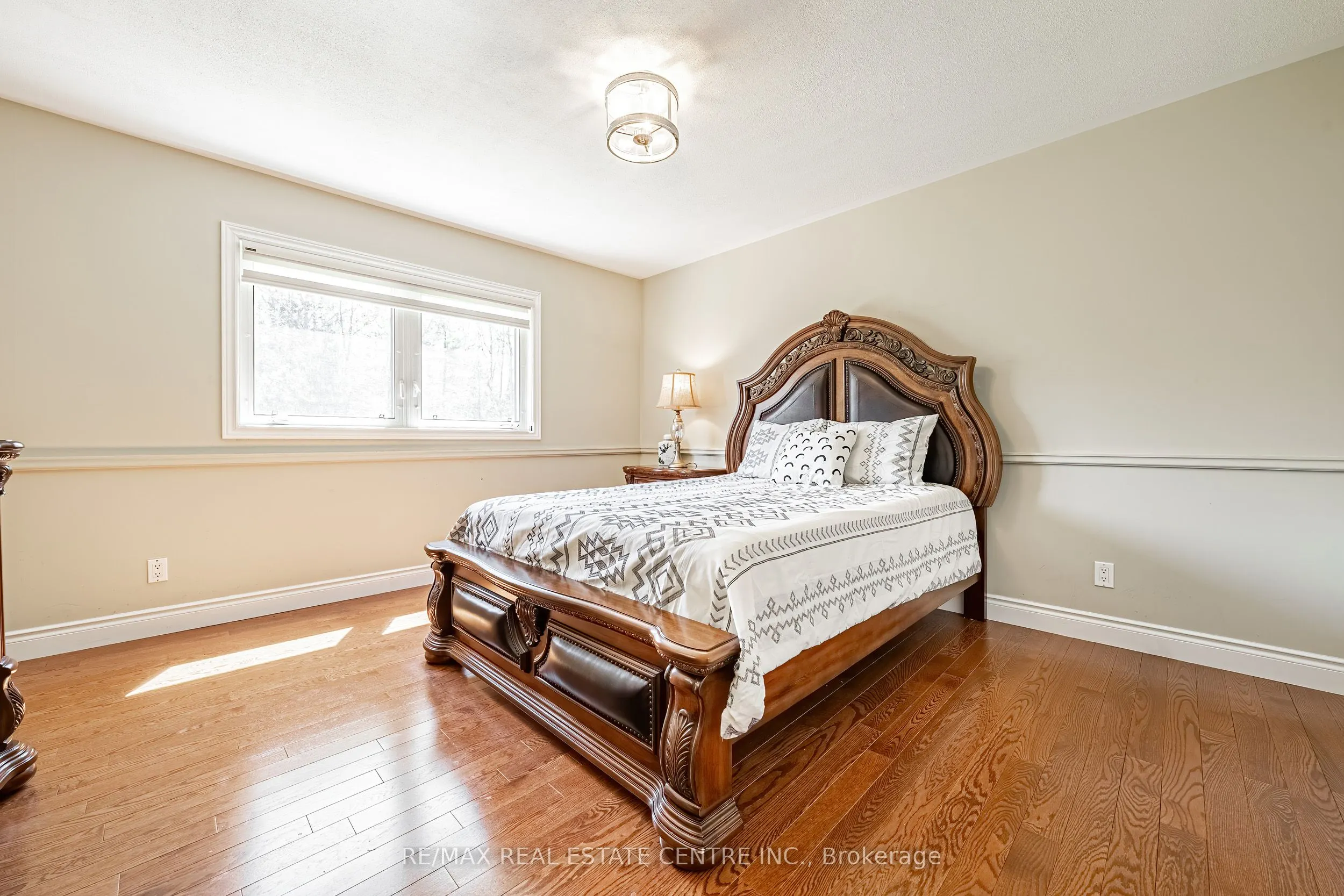 6 Iris Court