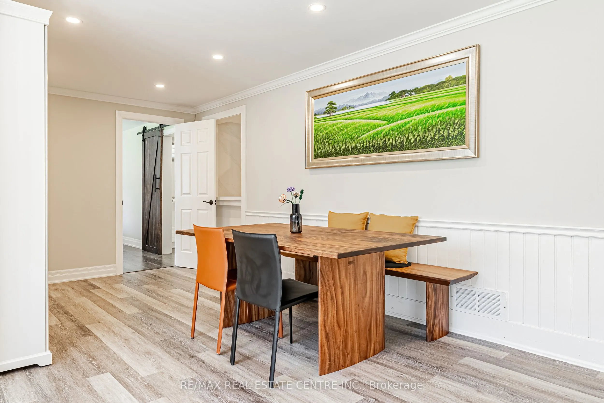6 Iris Court