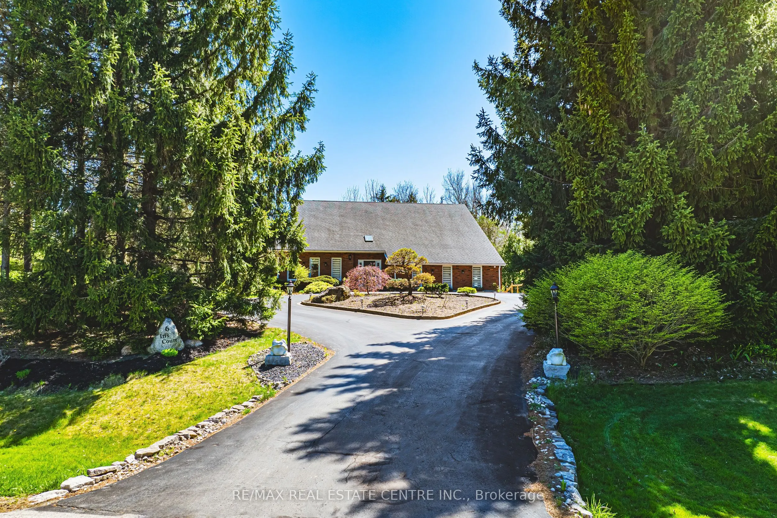 6 Iris Court