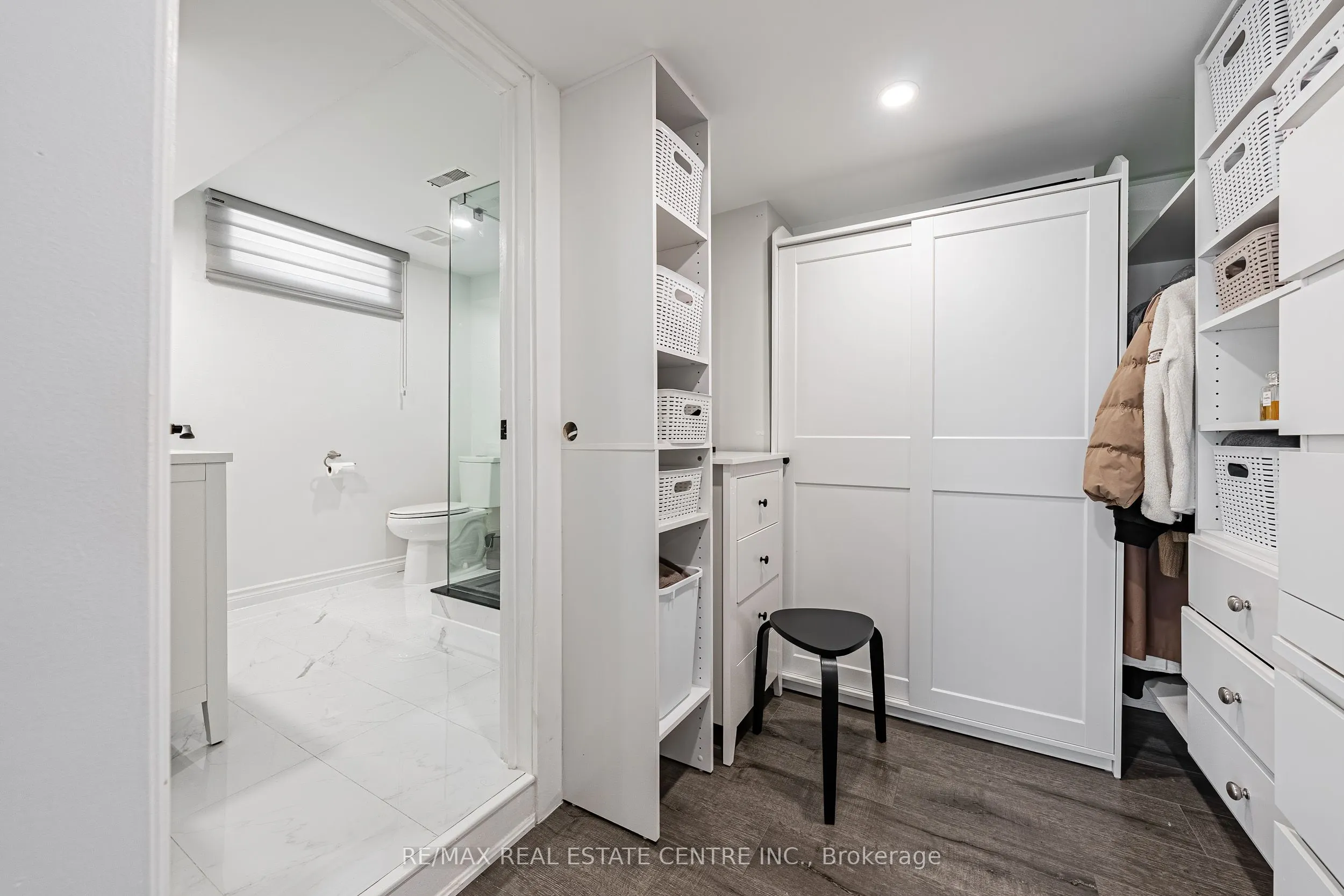 6 Iris Court