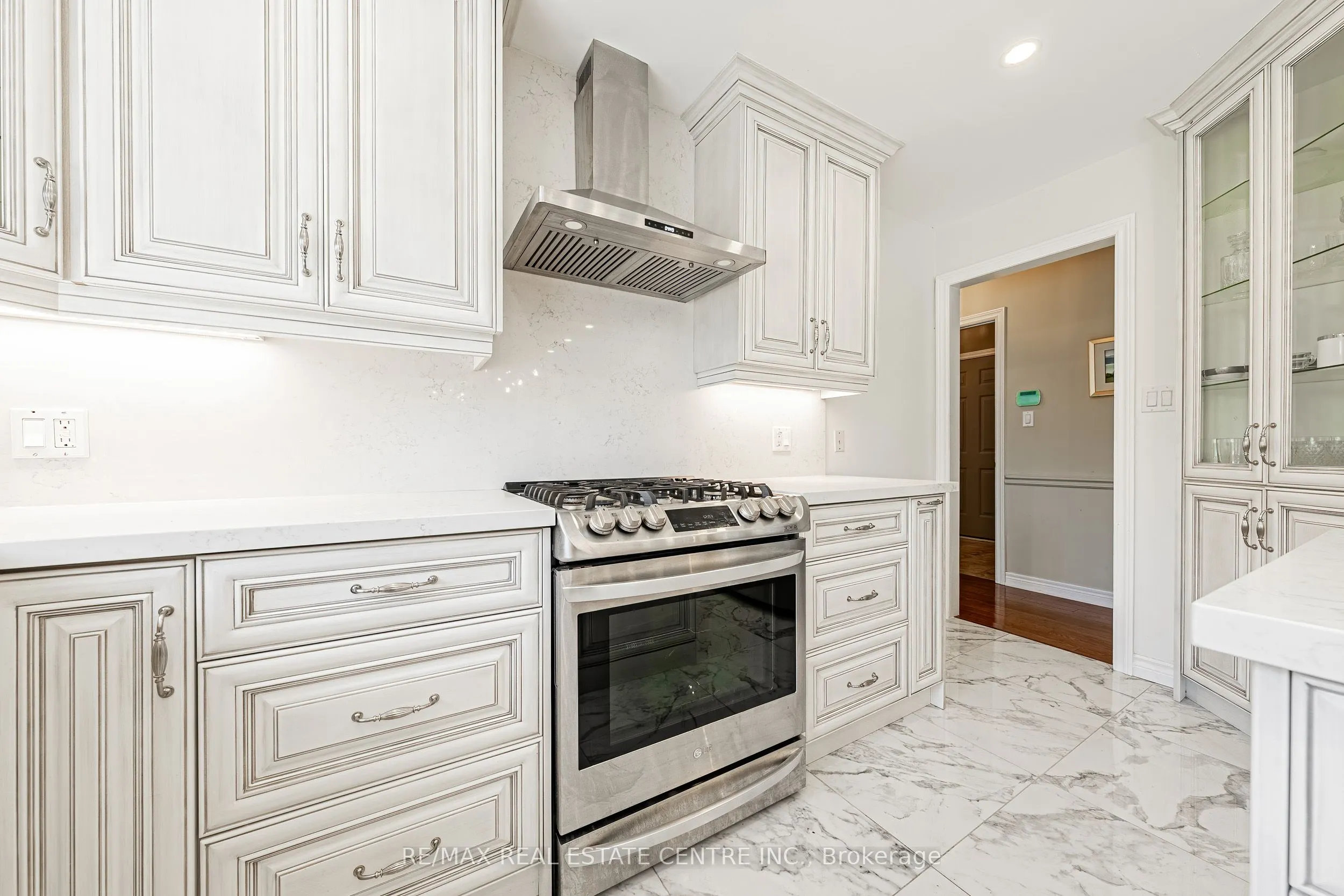 6 Iris Court