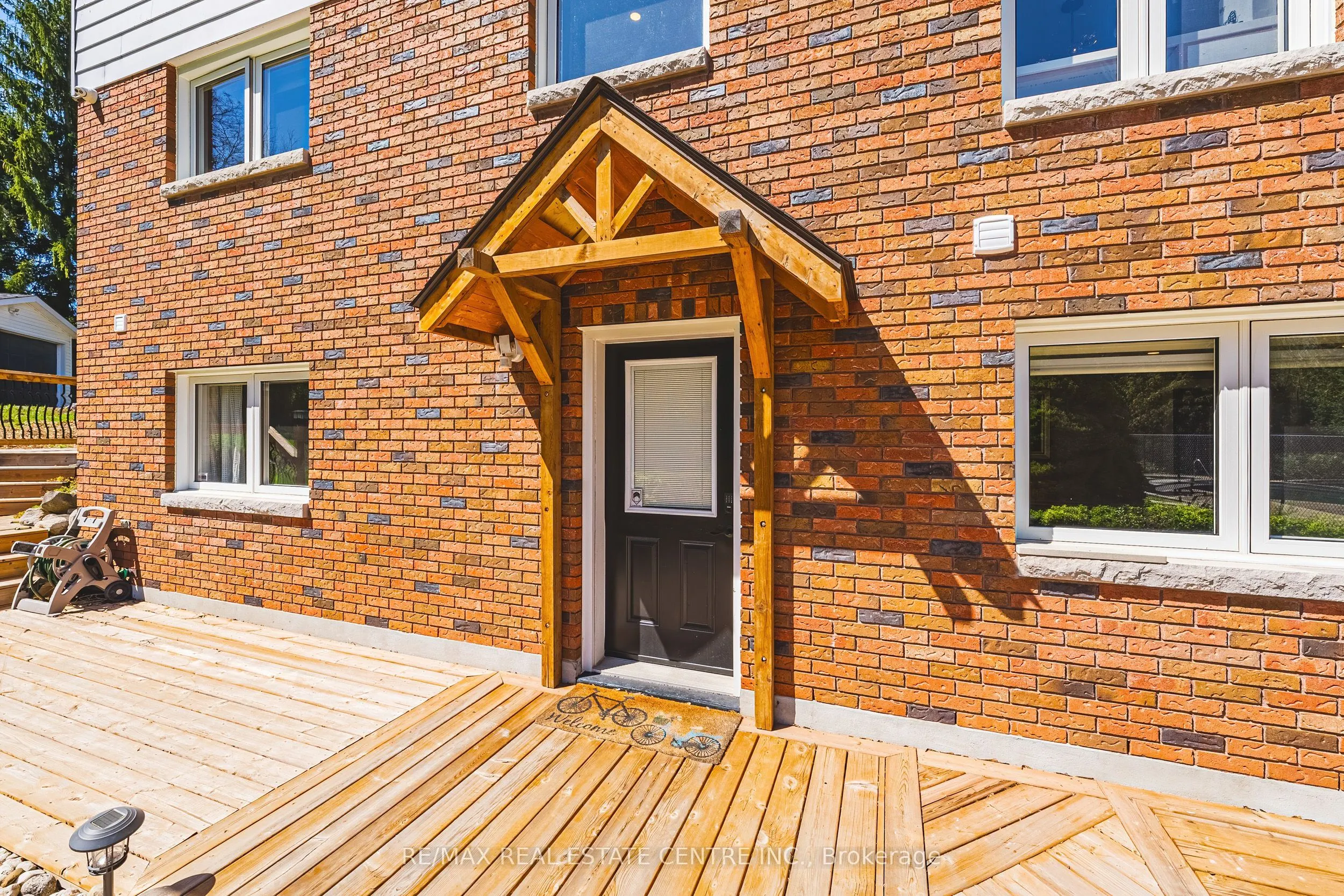 6 Iris Court