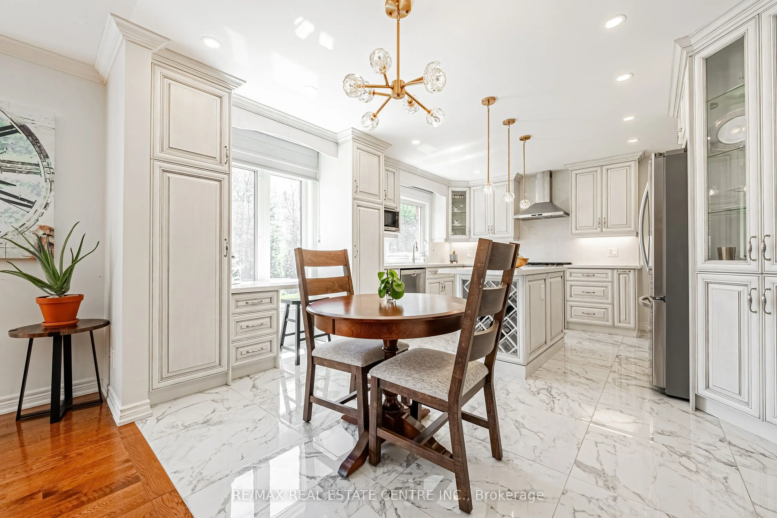 6 Iris Court