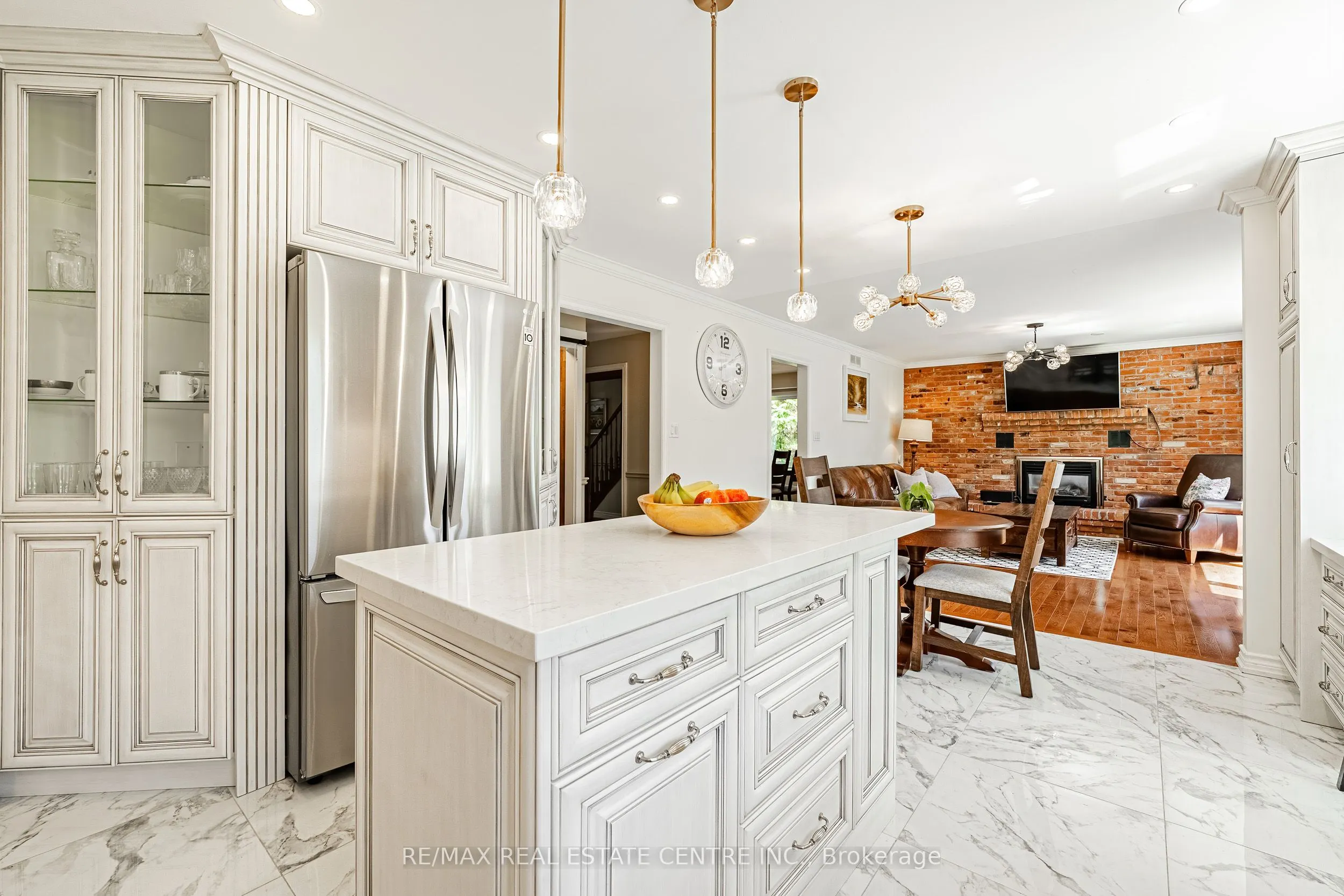 6 Iris Court