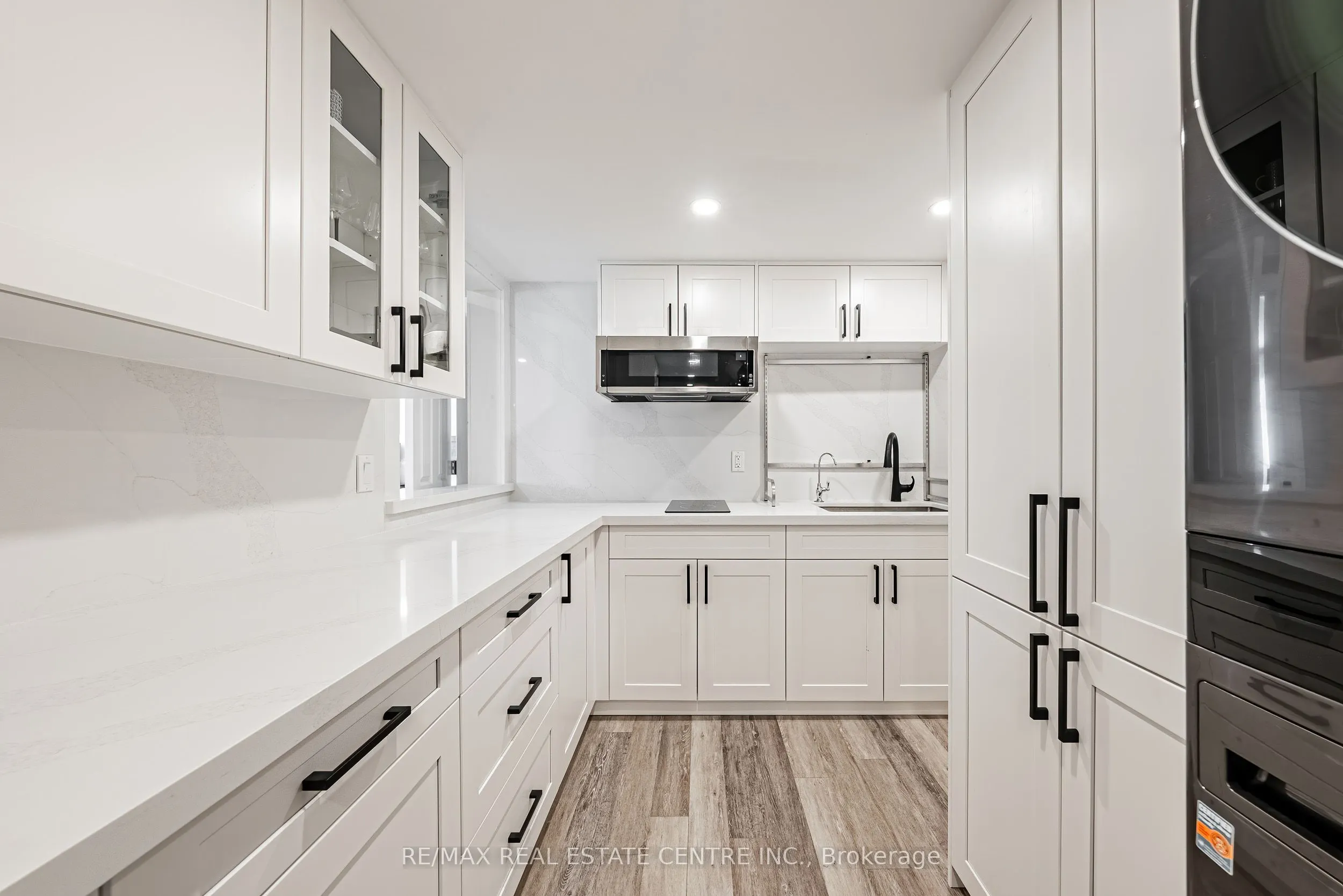 6 Iris Court