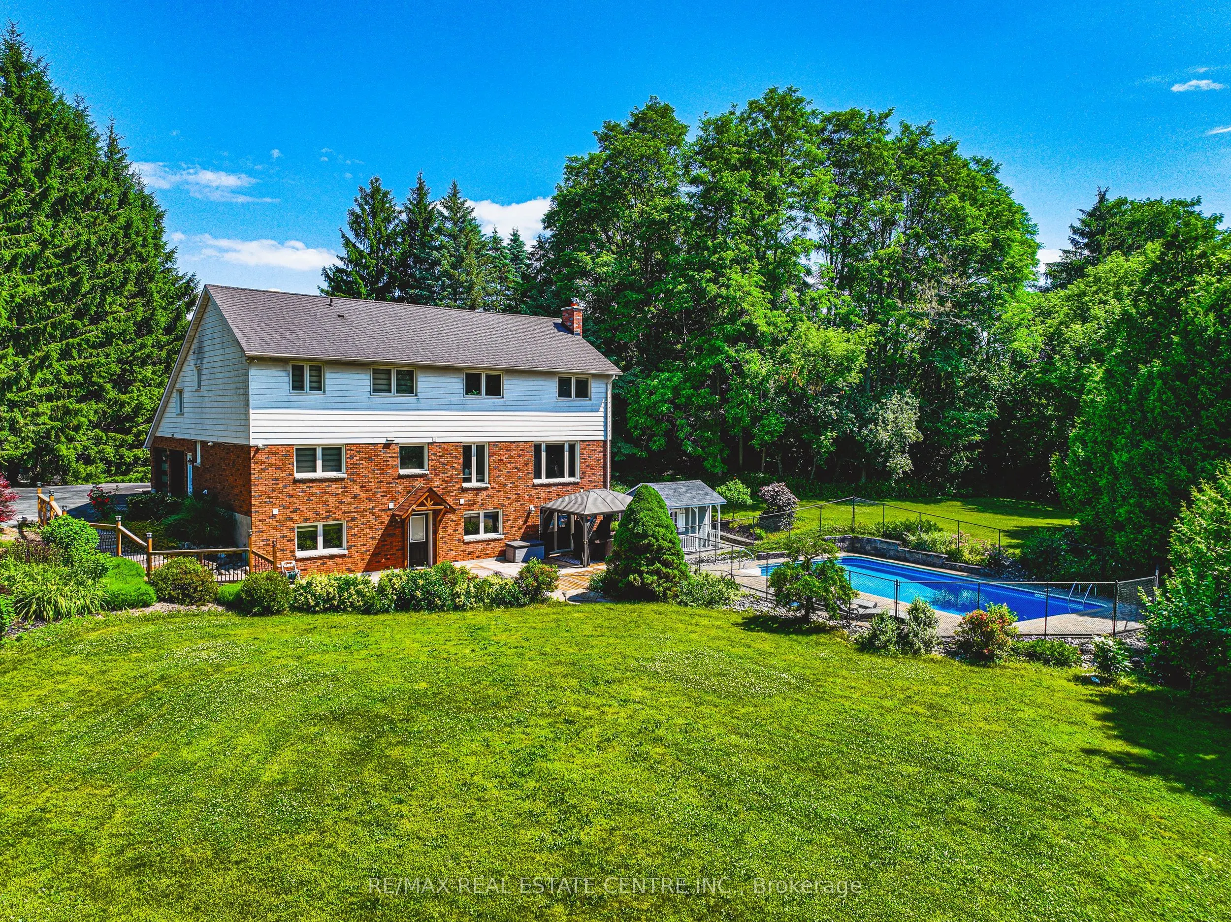6 Iris Court