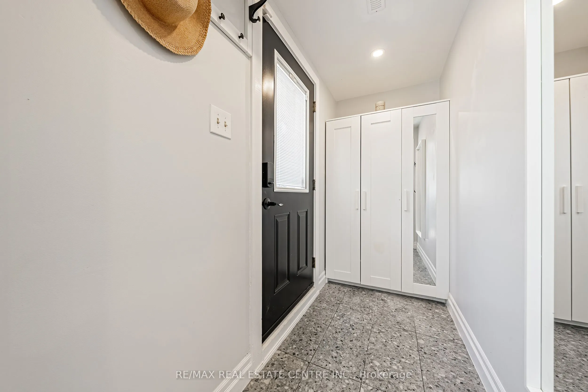 6 Iris Court