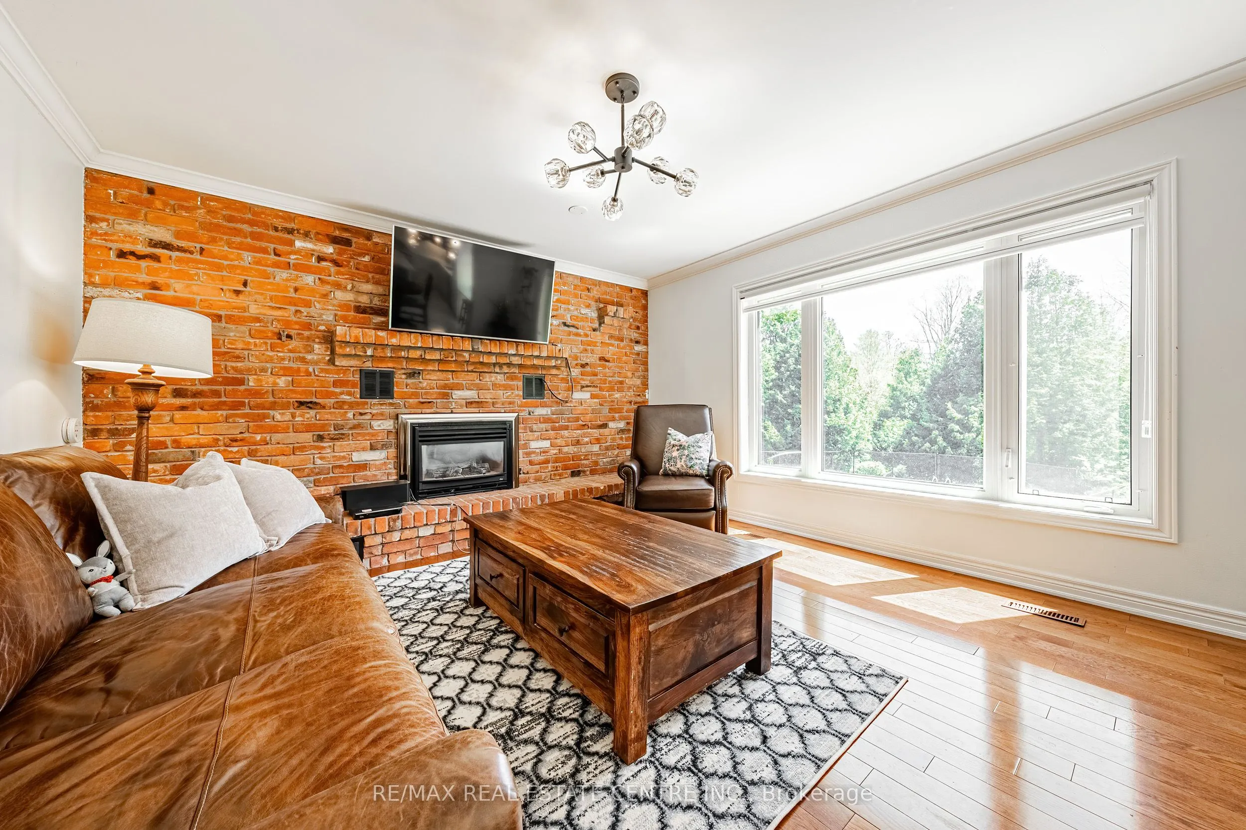 6 Iris Court
