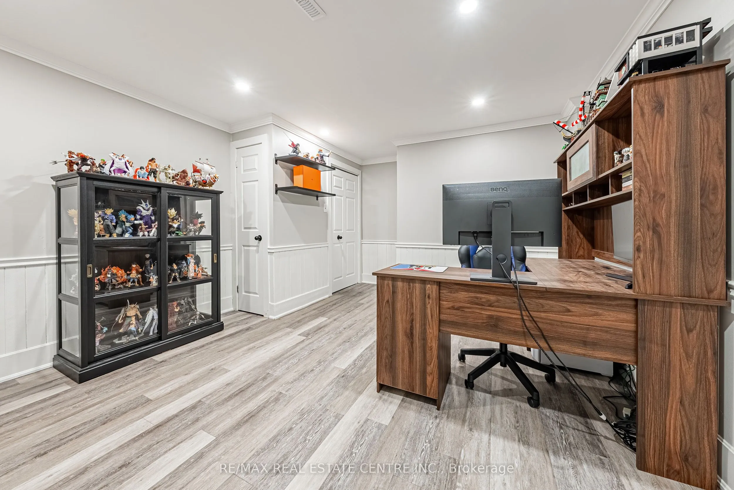 6 Iris Court