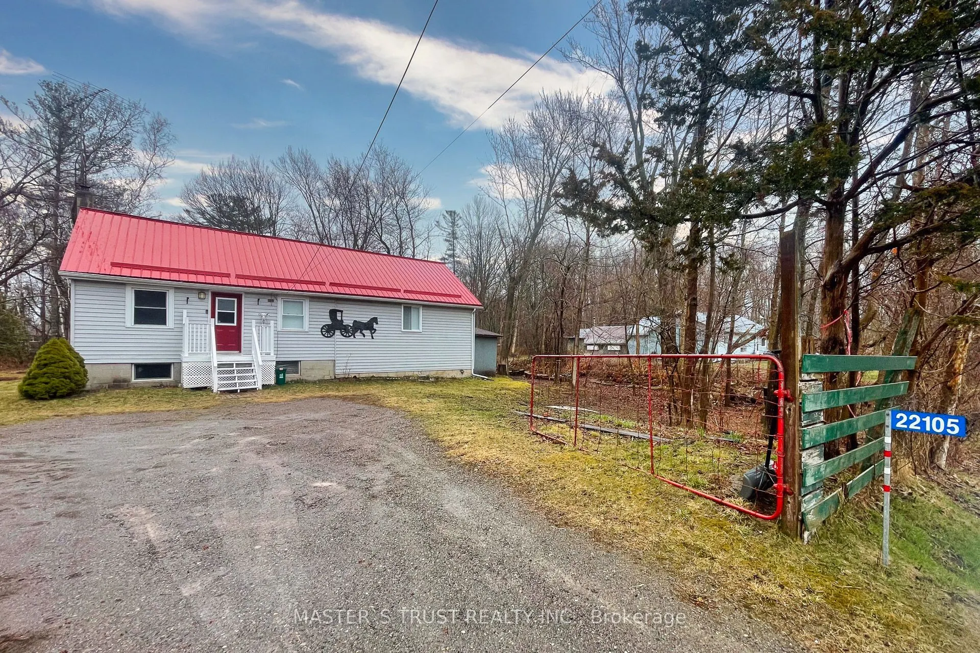 22105 Loyalist Parkway N