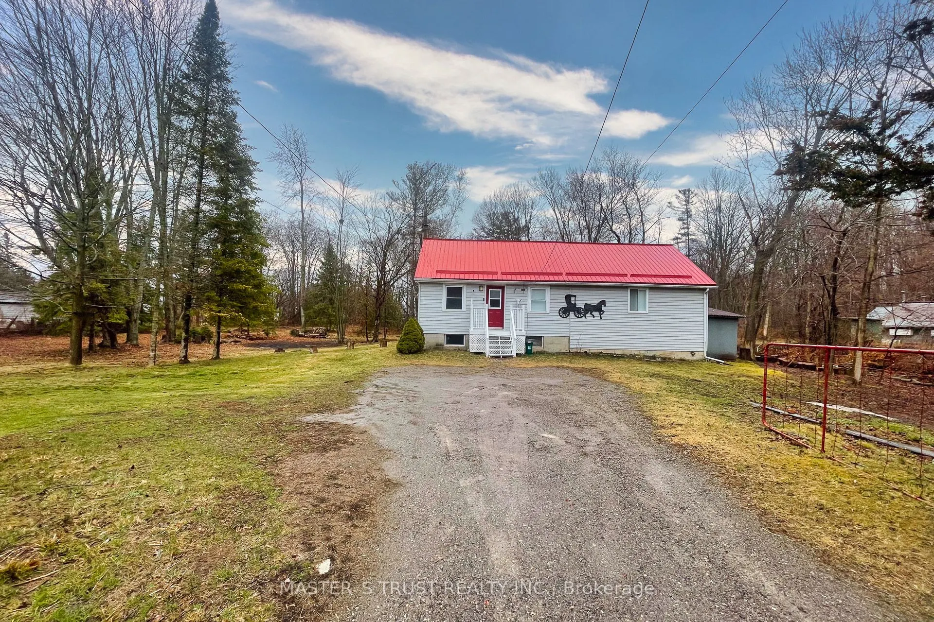 22105 Loyalist Parkway N