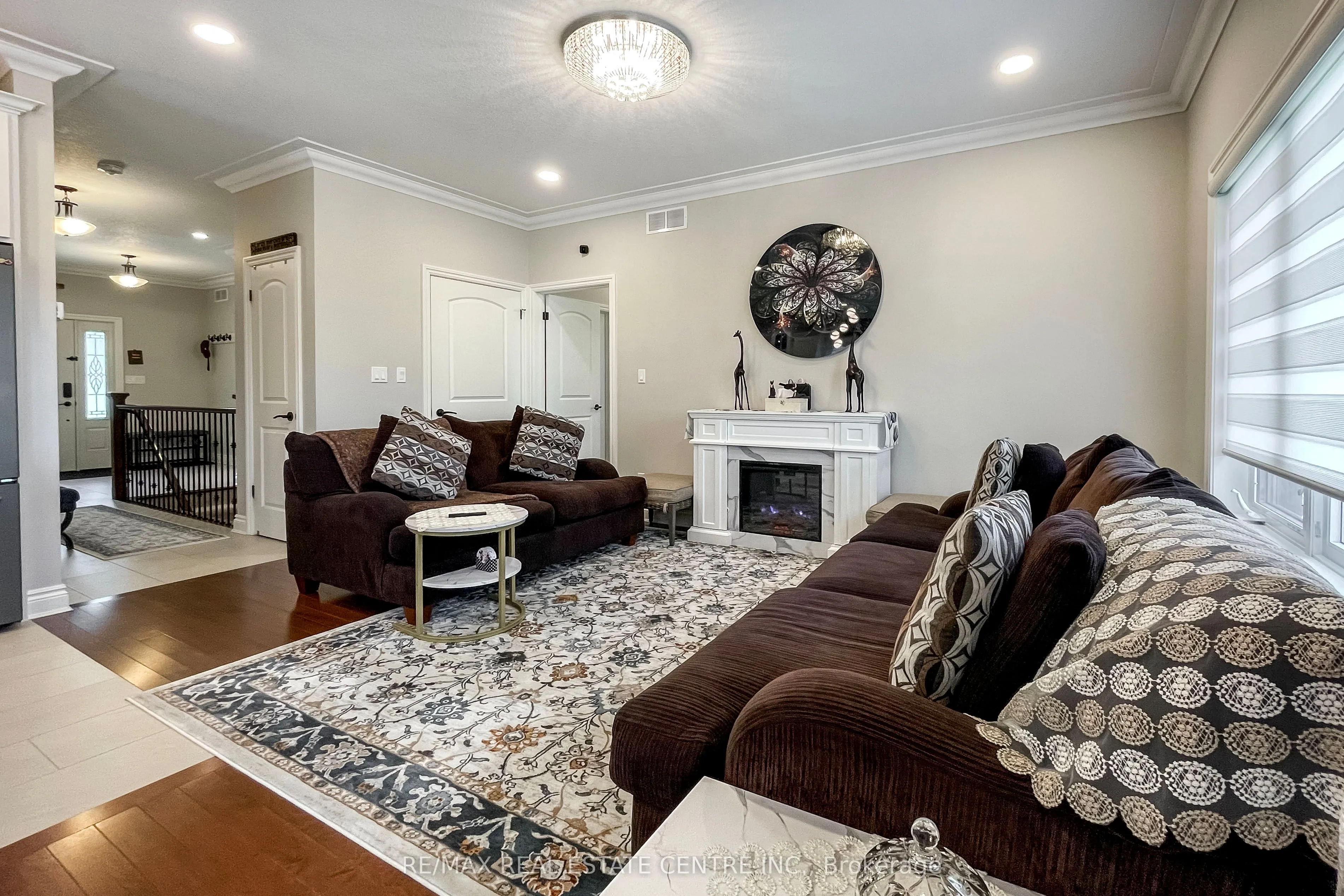 9 William Street S