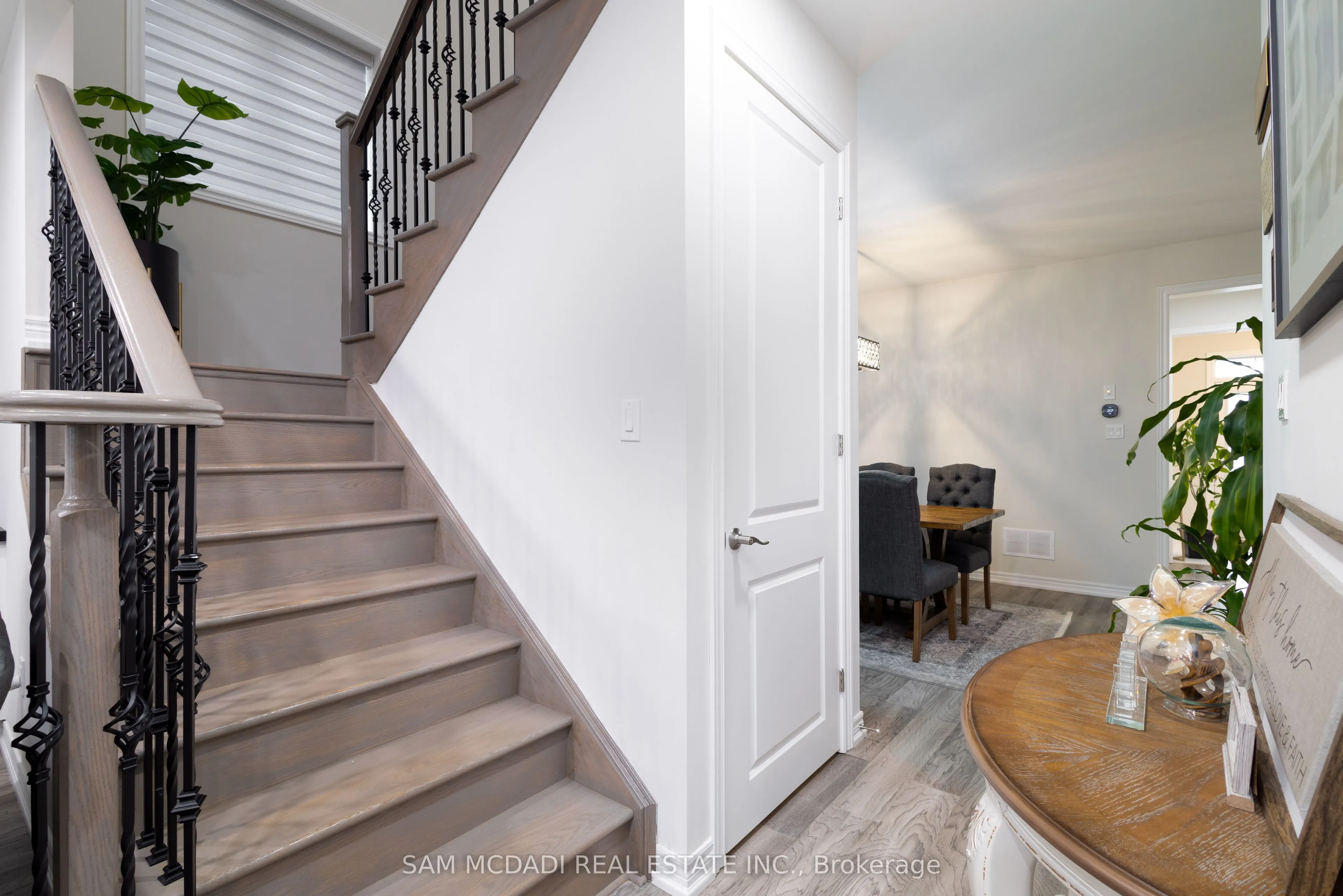 44 Harpin Way E
