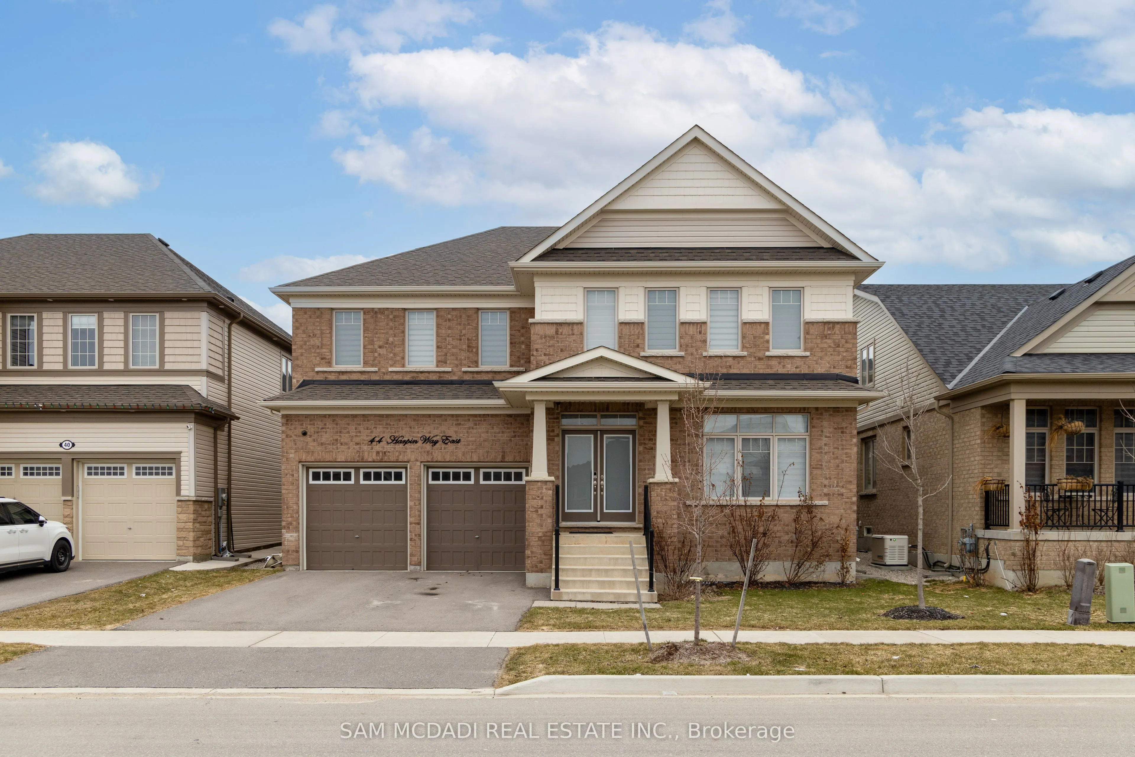 44 Harpin Way E